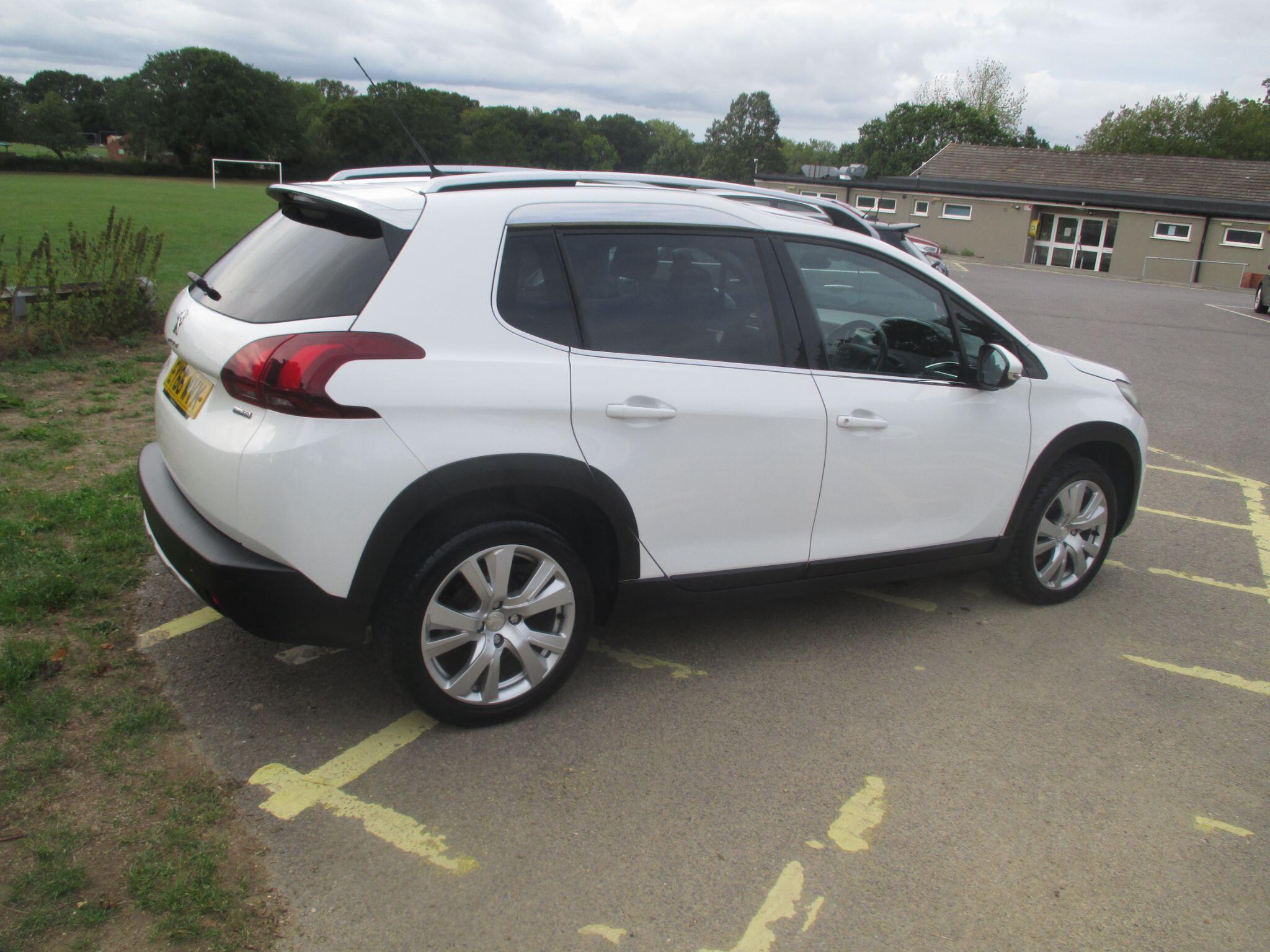 Peugeot 2008 view 13