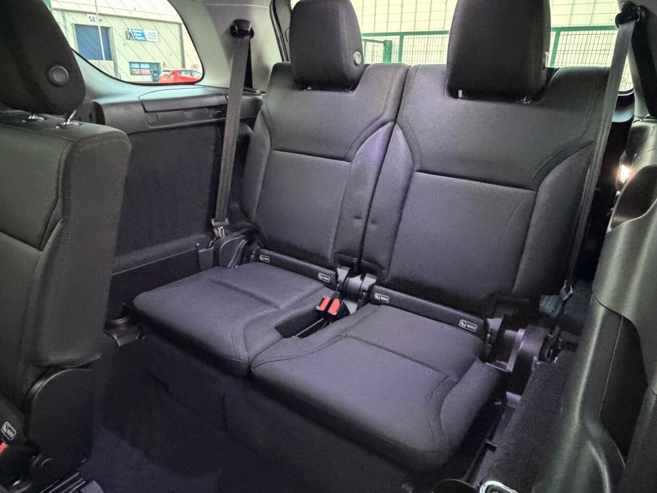 Land Rover Discovery view 13