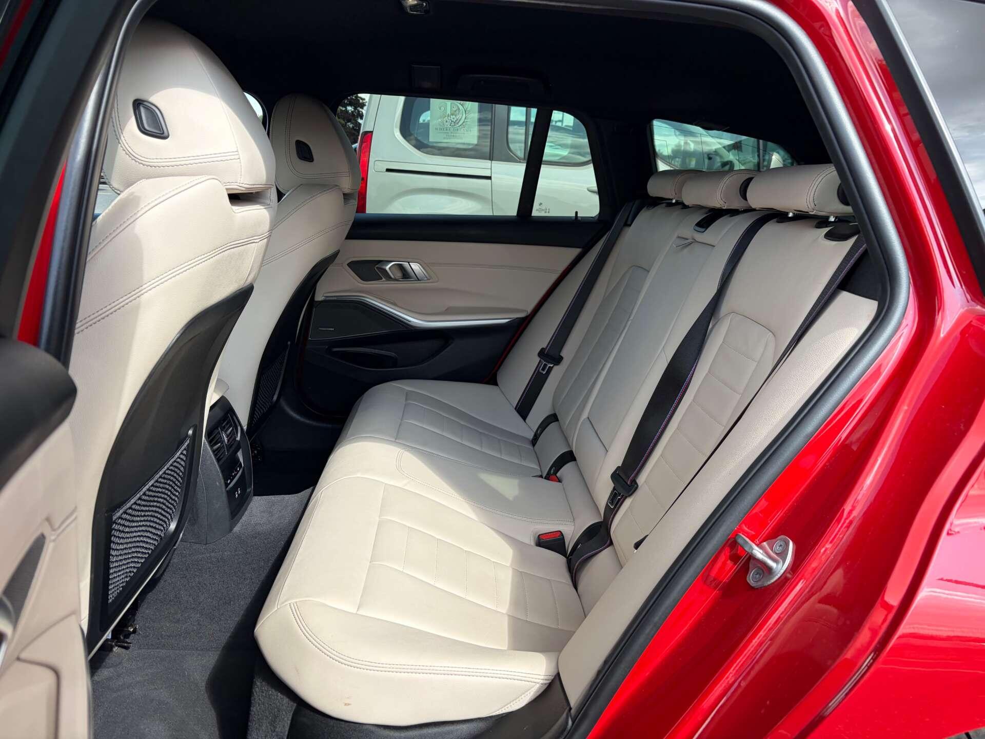 BMW 3 Series view 15