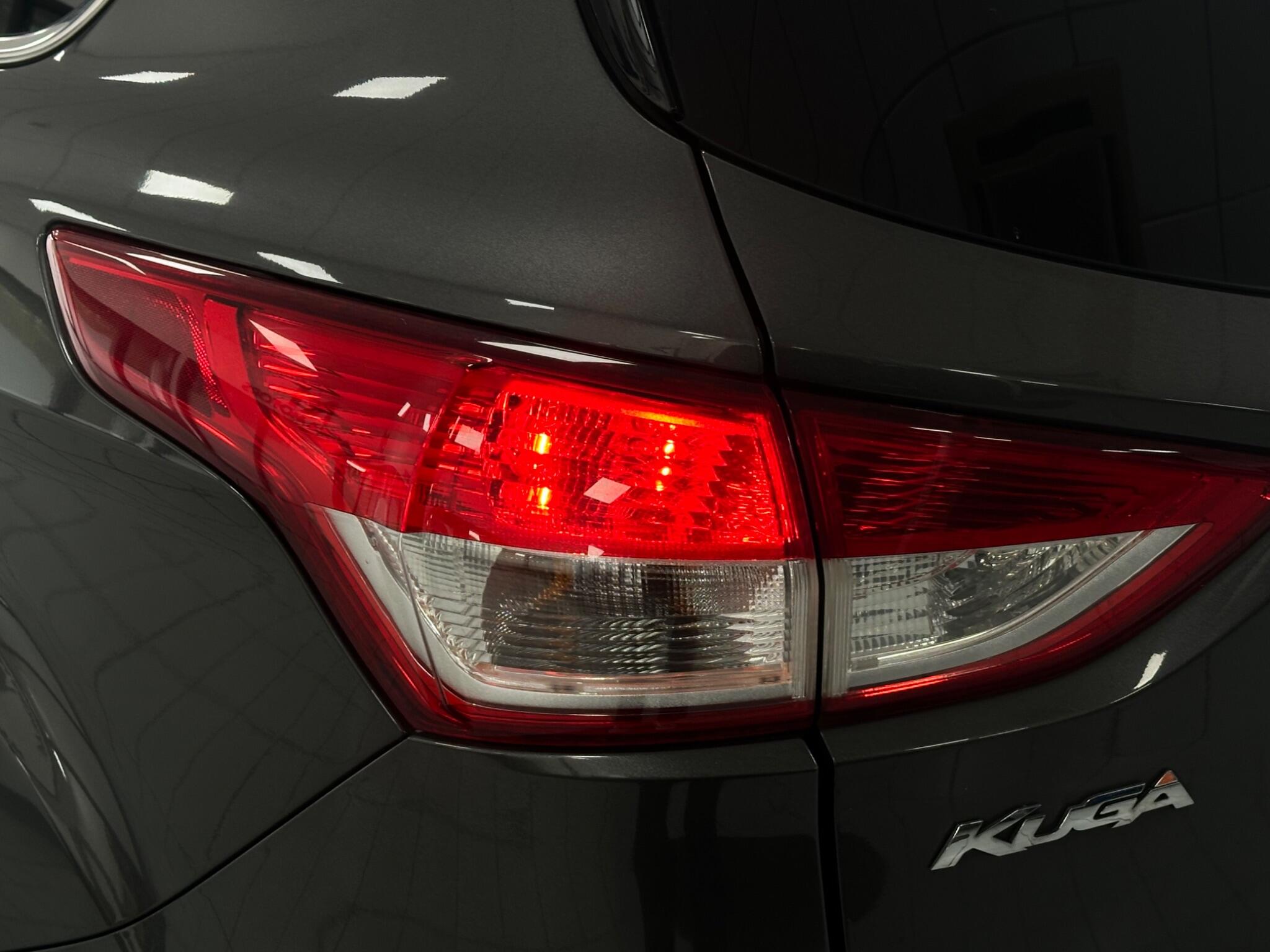 Ford Kuga view 34