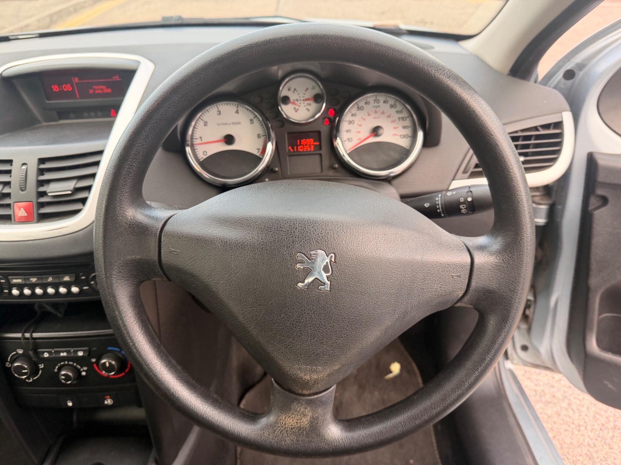 Peugeot 207 view 45
