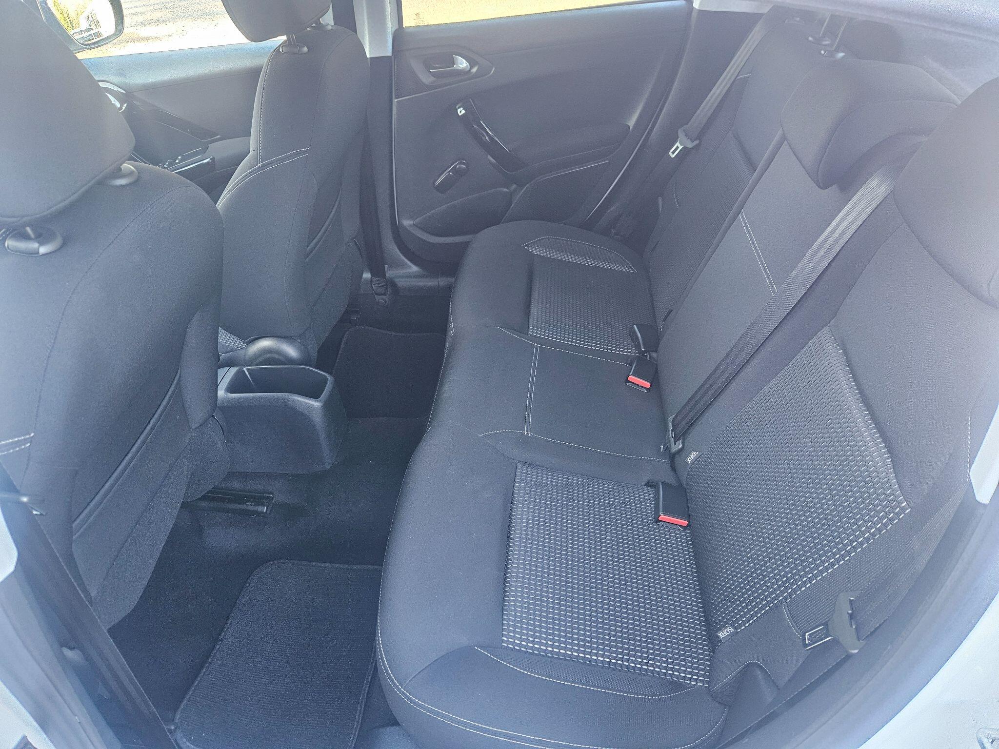 2017 Peugeot 208 image 31
