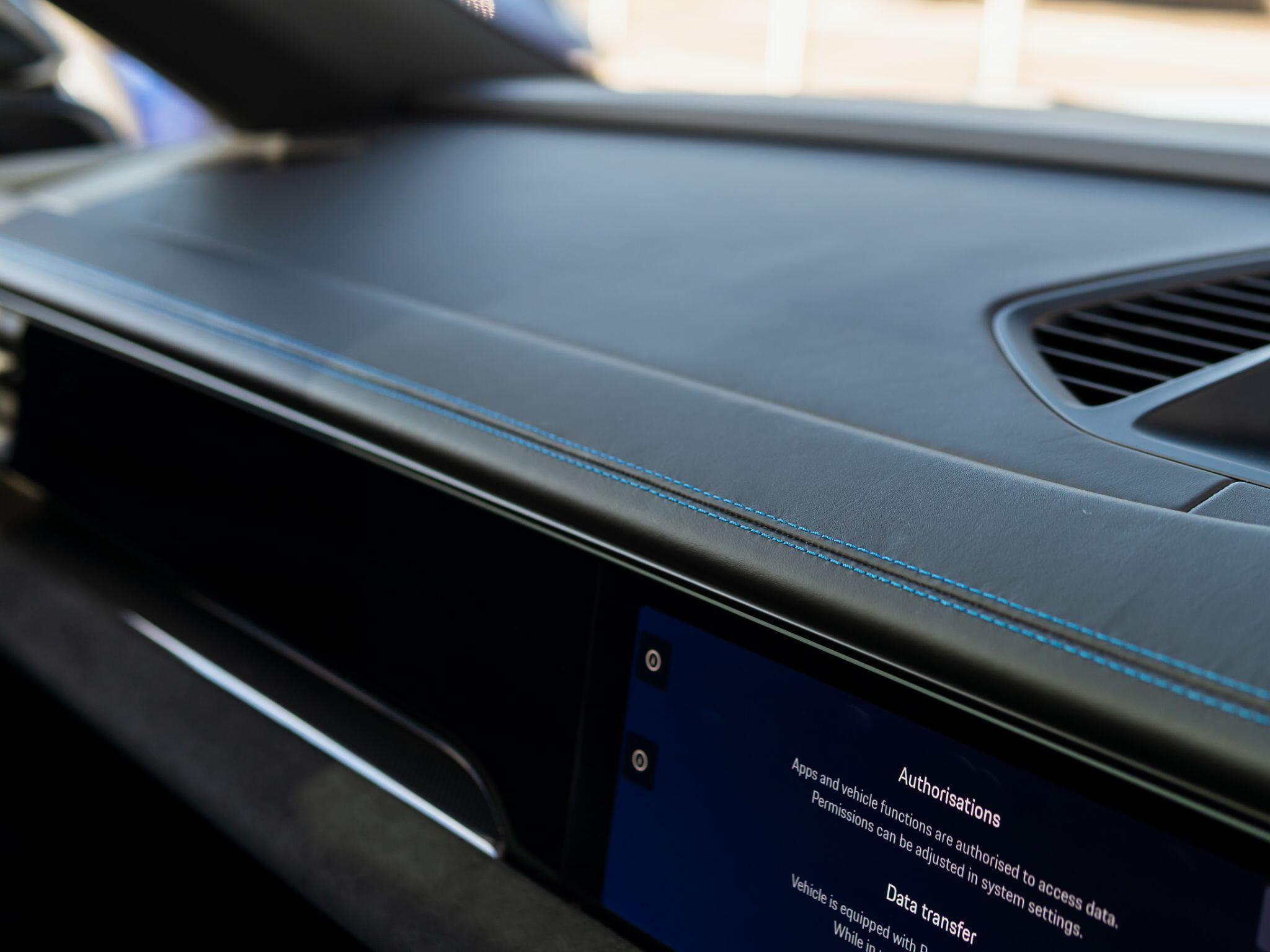 Porsche Macan view 38