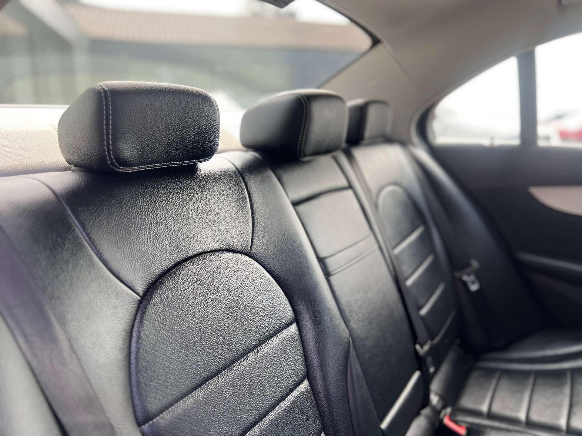 Mercedes-Benz C-Class view 31