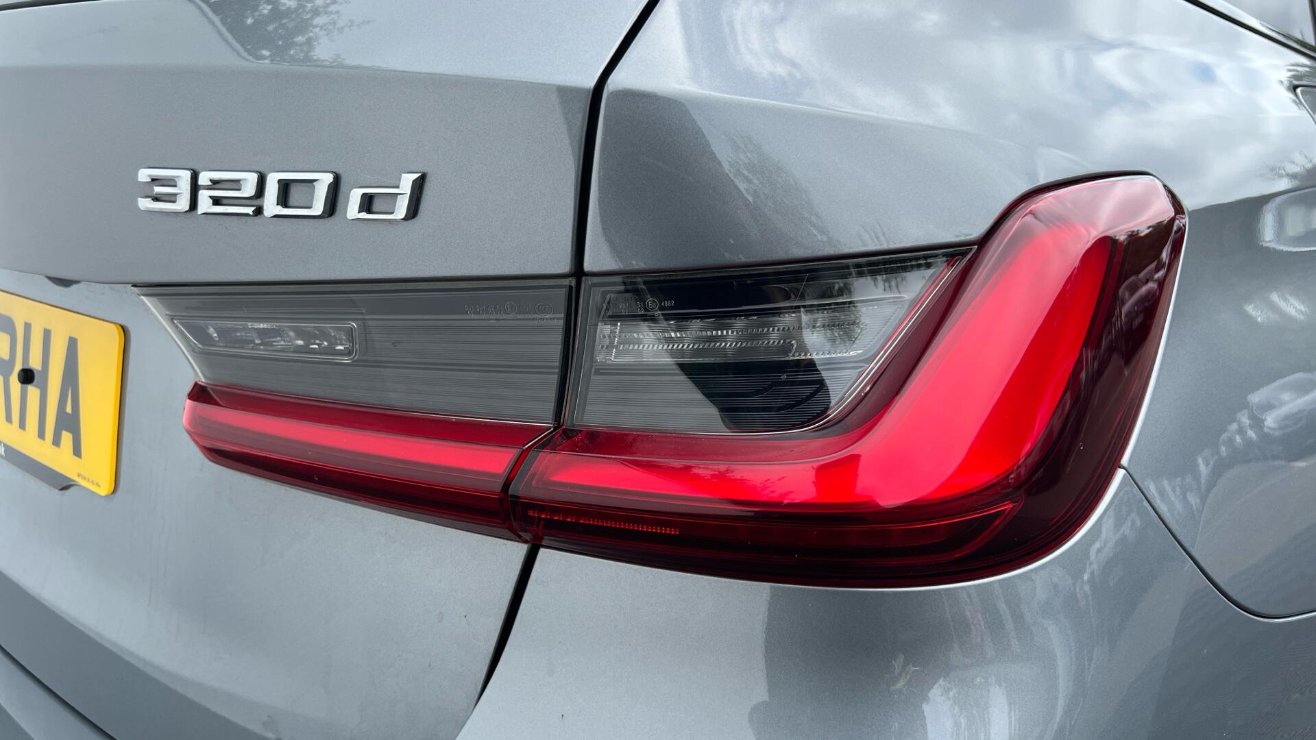 BMW 3 Series view 22