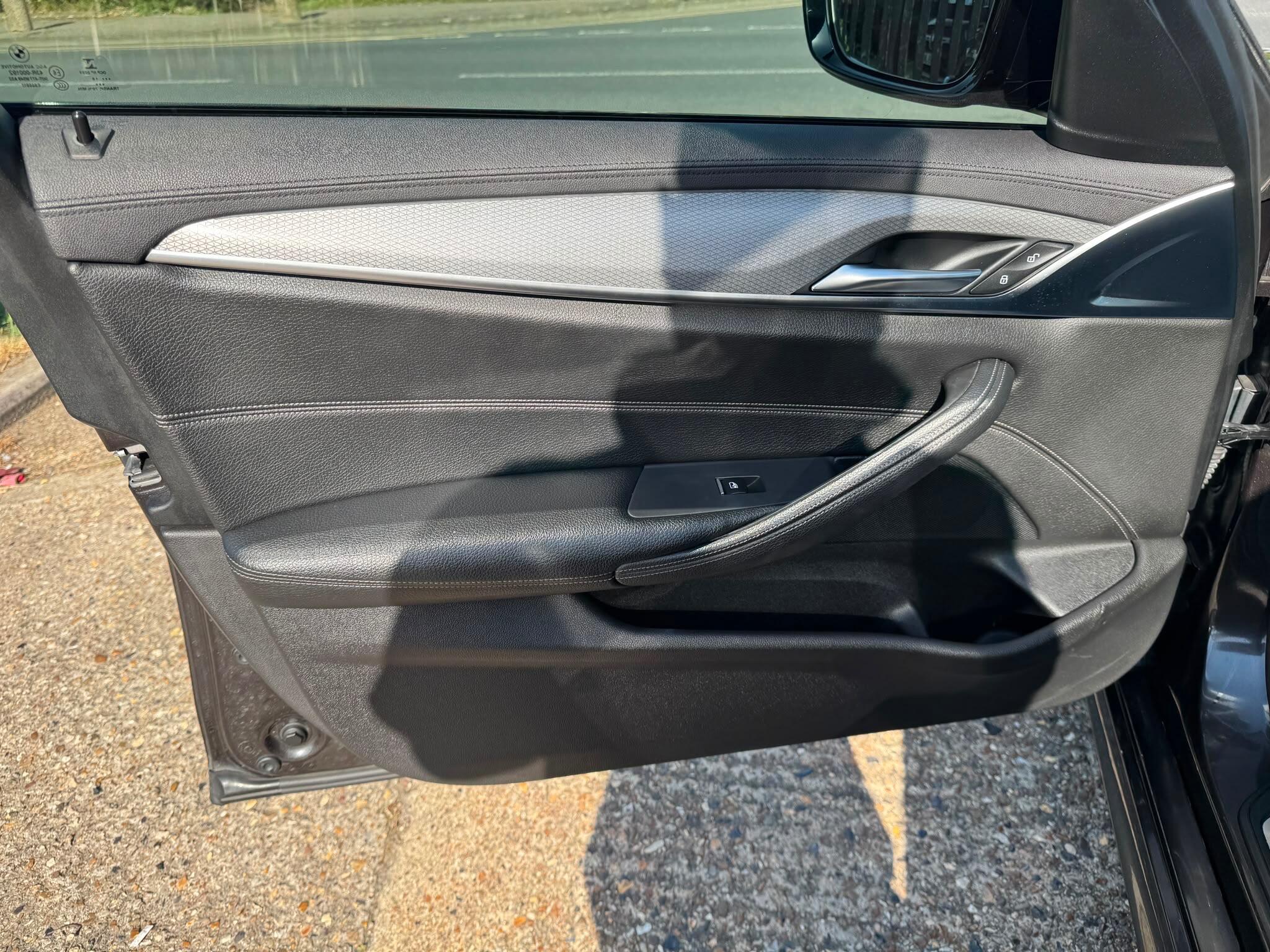 BMW 5 Series view 29