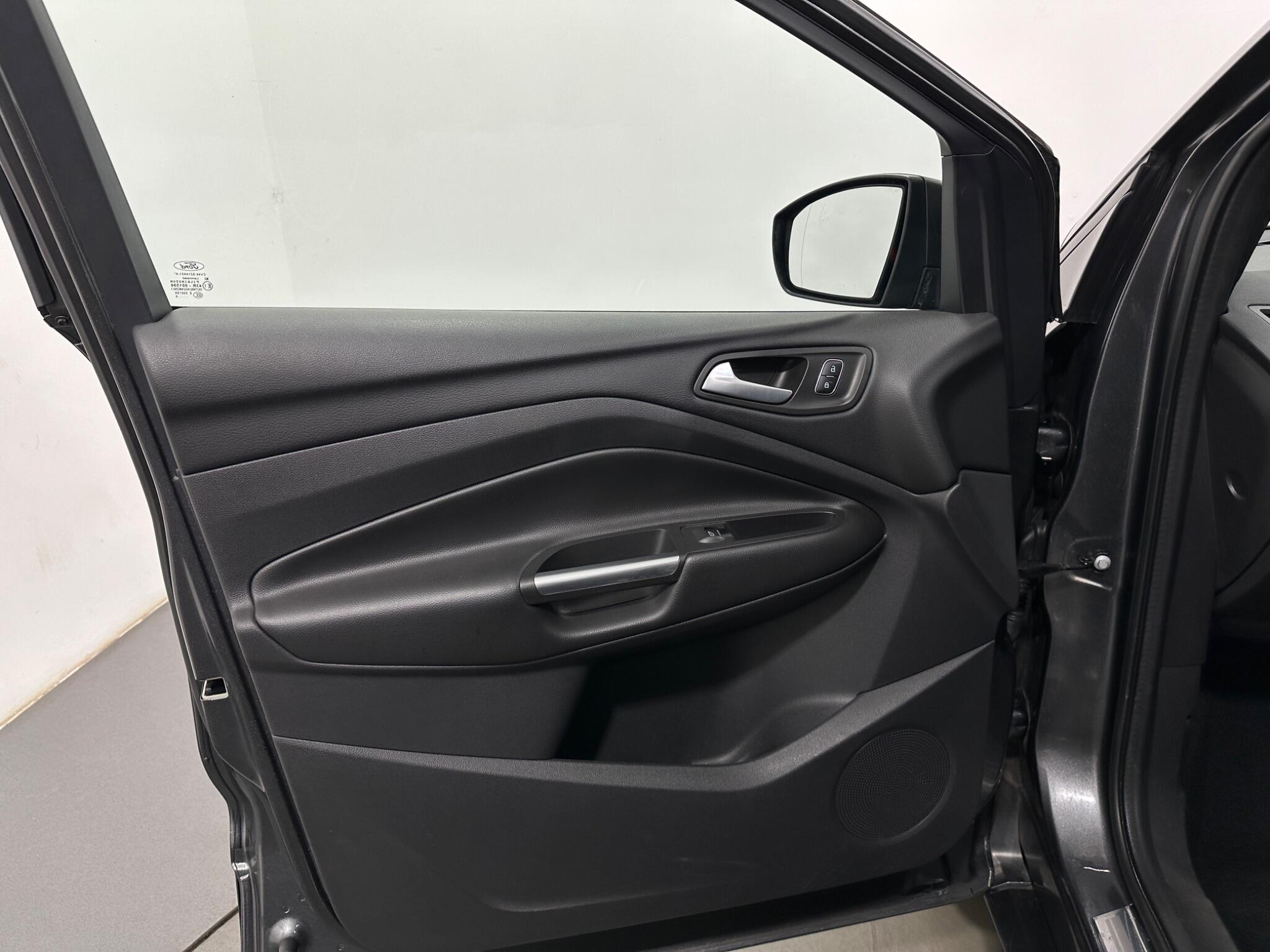 Ford Kuga view 35