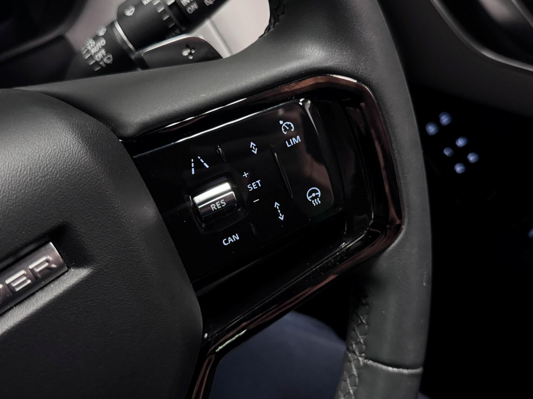 Land Rover Range Rover Velar view 18