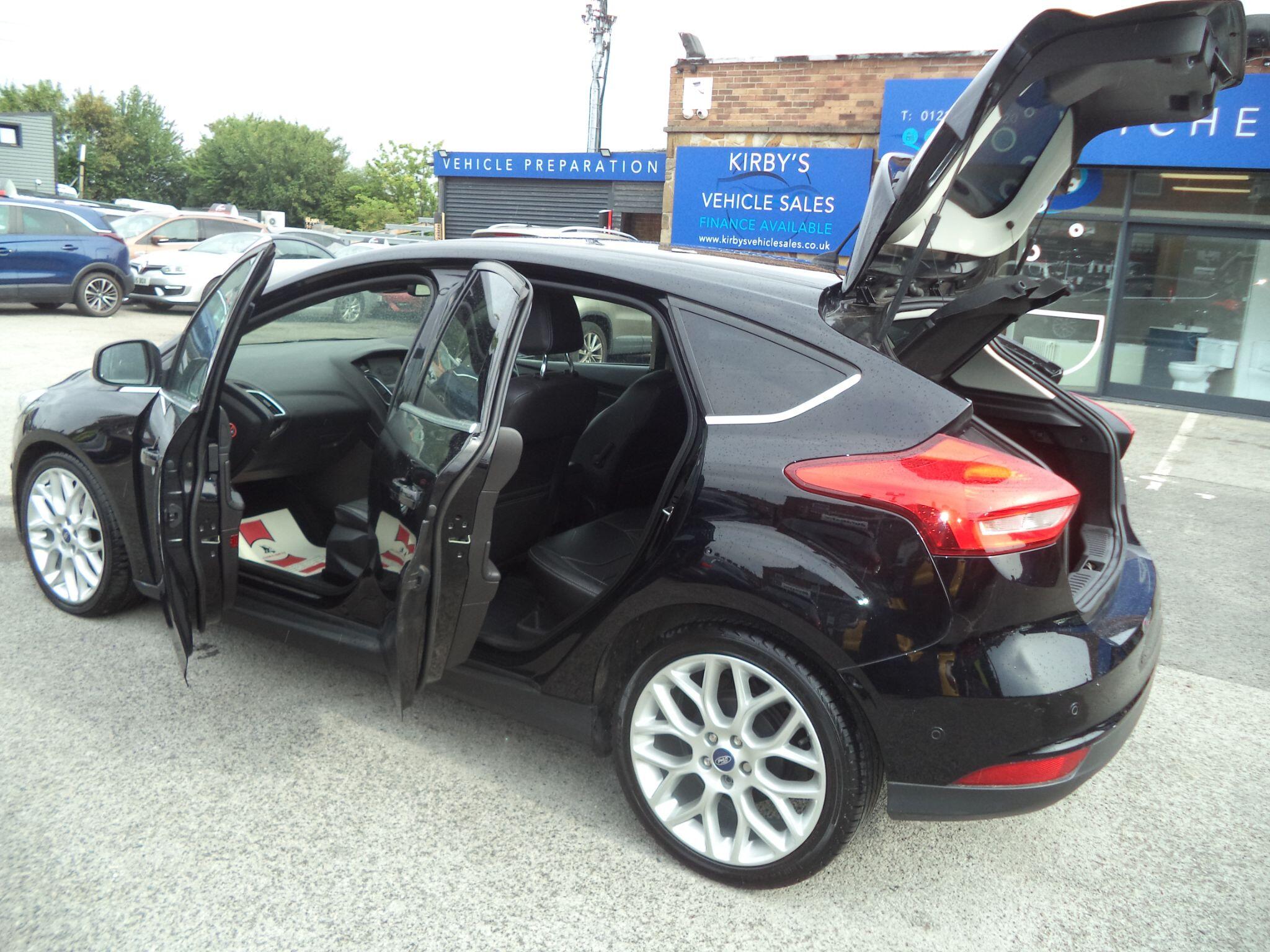 Ford Focus view 18