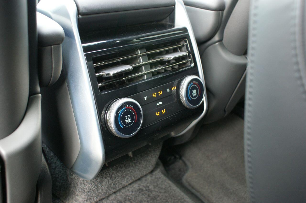 Land Rover Range Rover view 32
