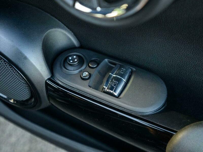 Mini Hatch view 22