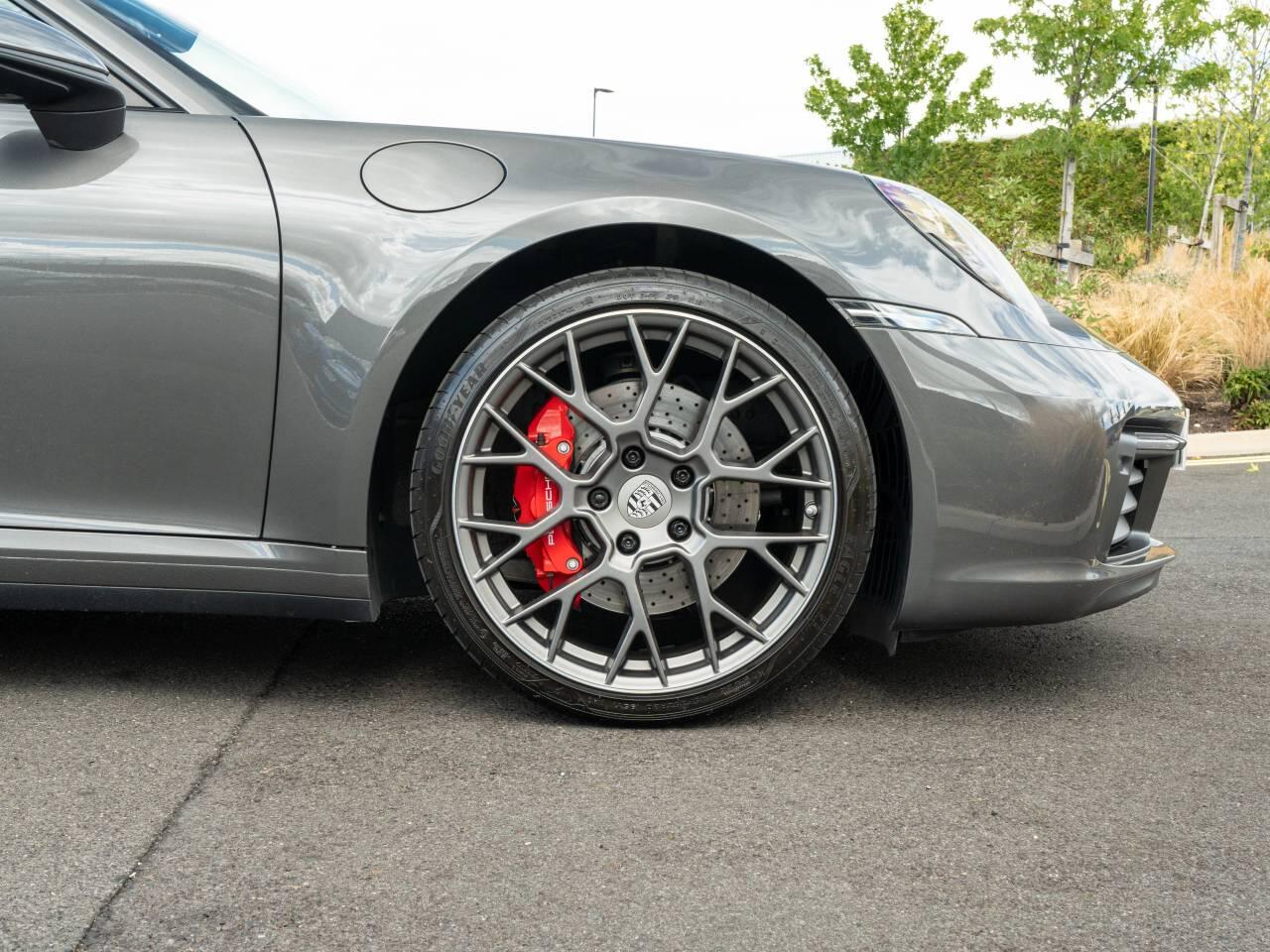 Porsche 911 view 14