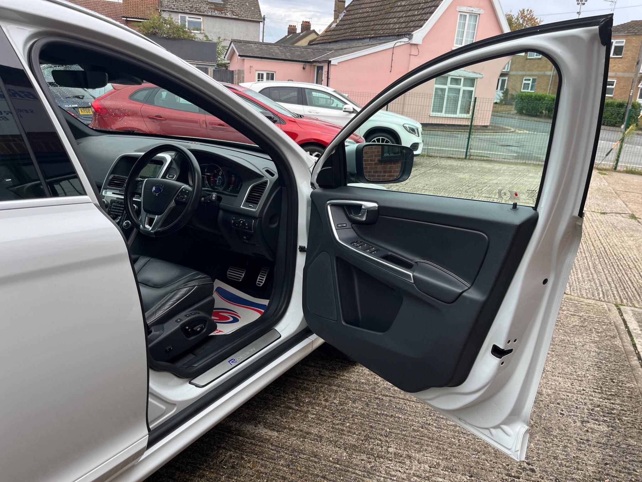 Volvo XC60 view 28