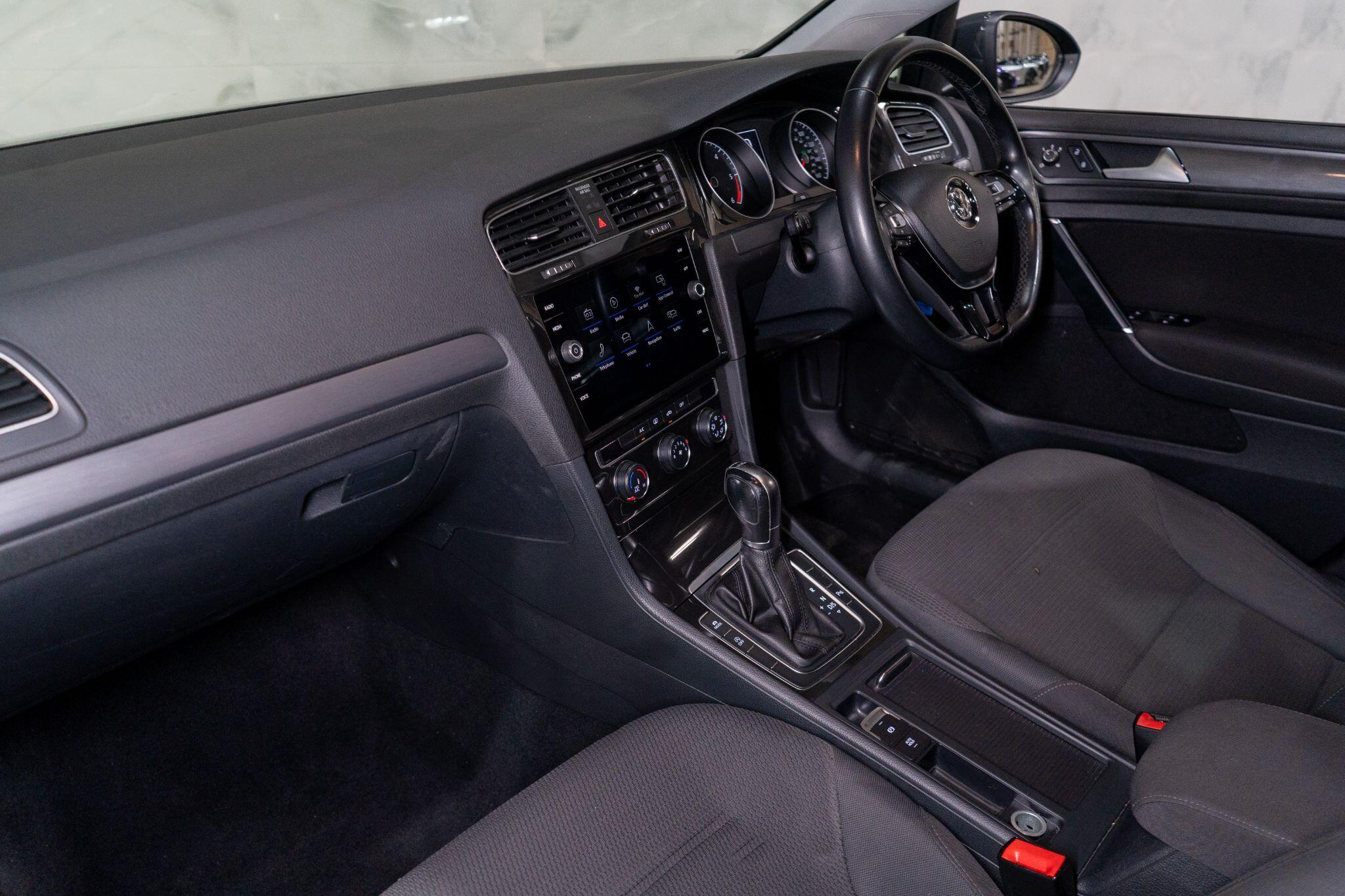 Volkswagen Golf view 12