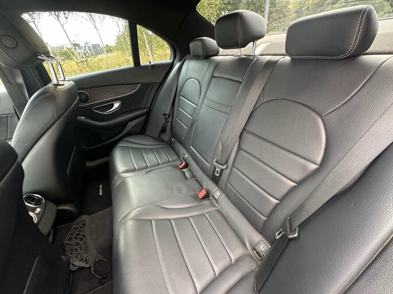 Mercedes-Benz C-Class view 37