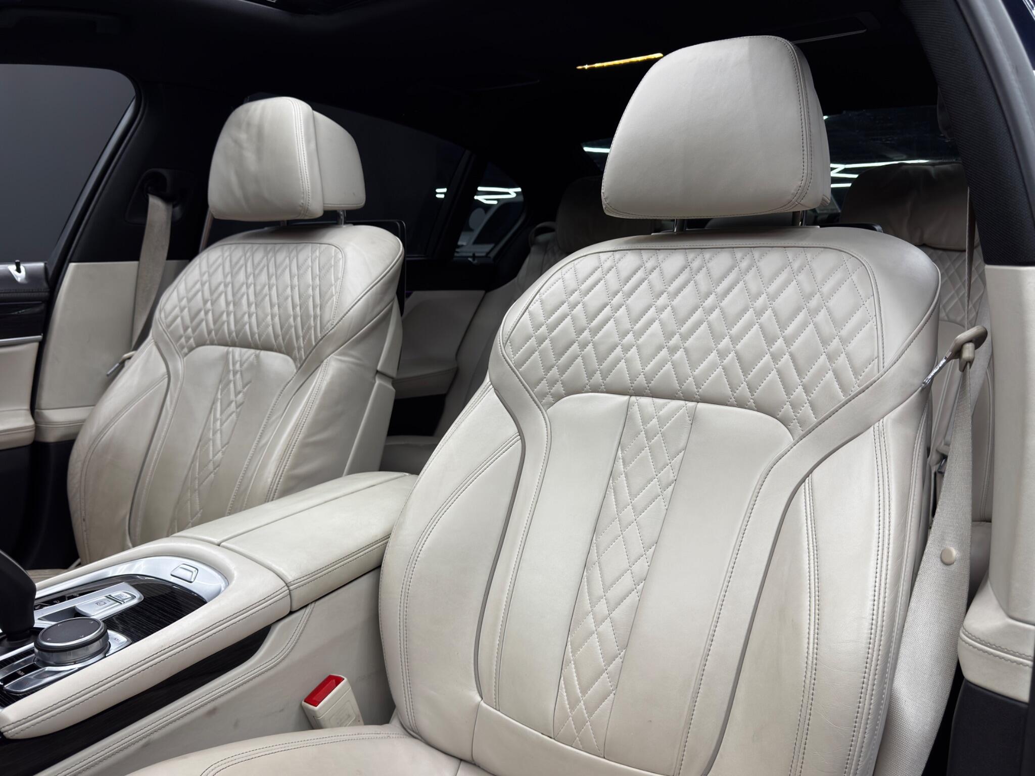 BMW 7 Series view 15