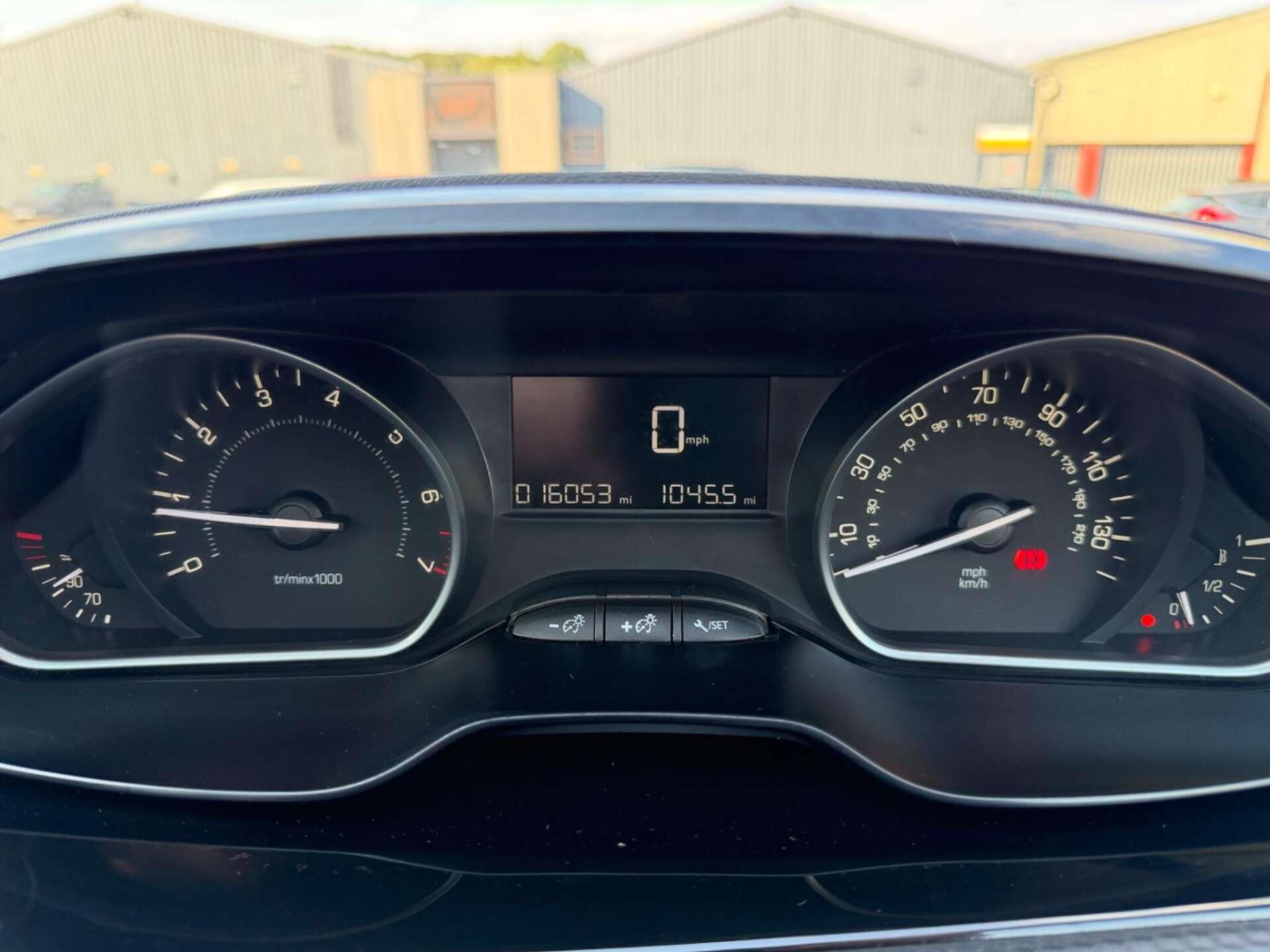 Peugeot 208 view 20