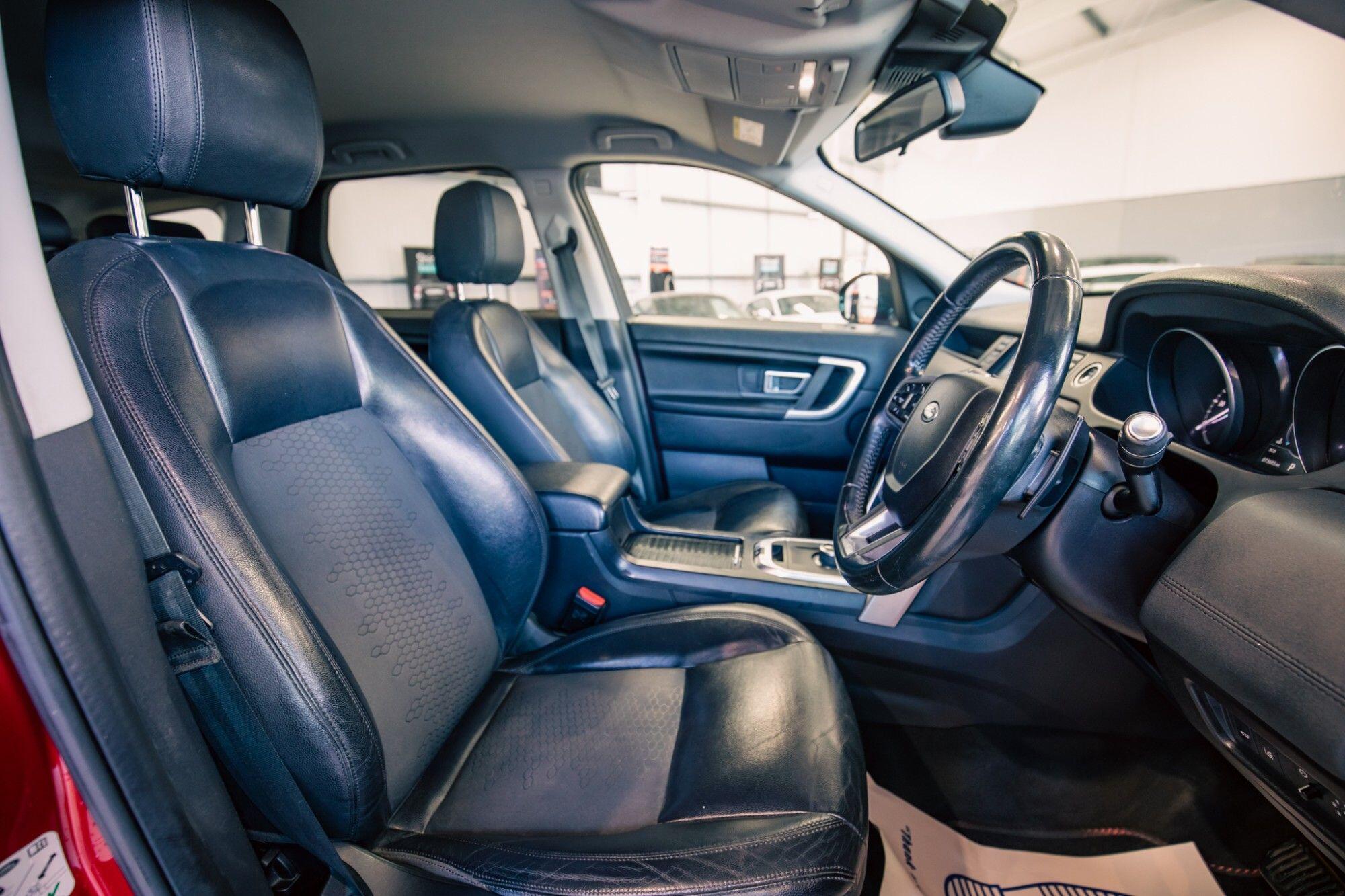 Land Rover Discovery Sport view 3