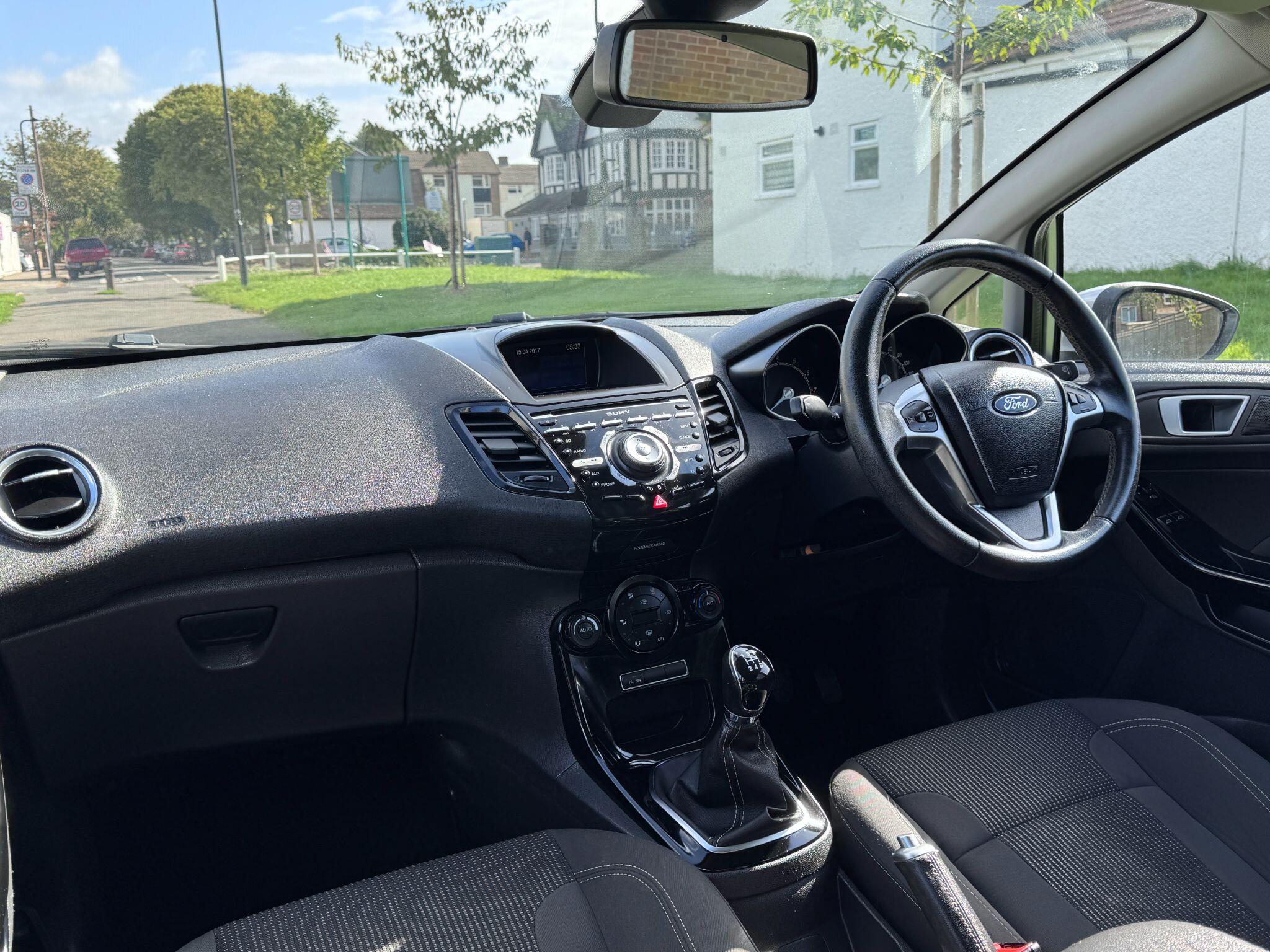 2017 Ford Fiesta image 36
