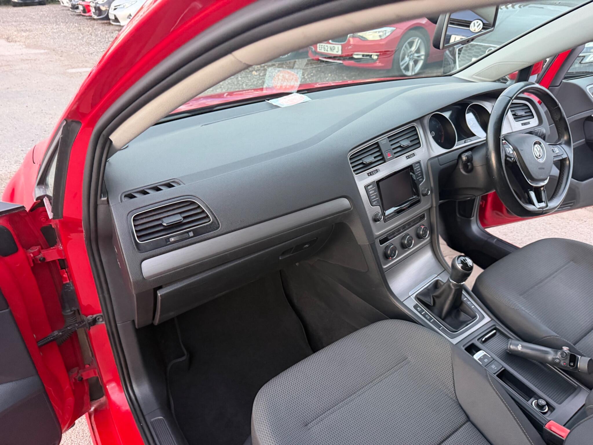 Volkswagen Golf view 24