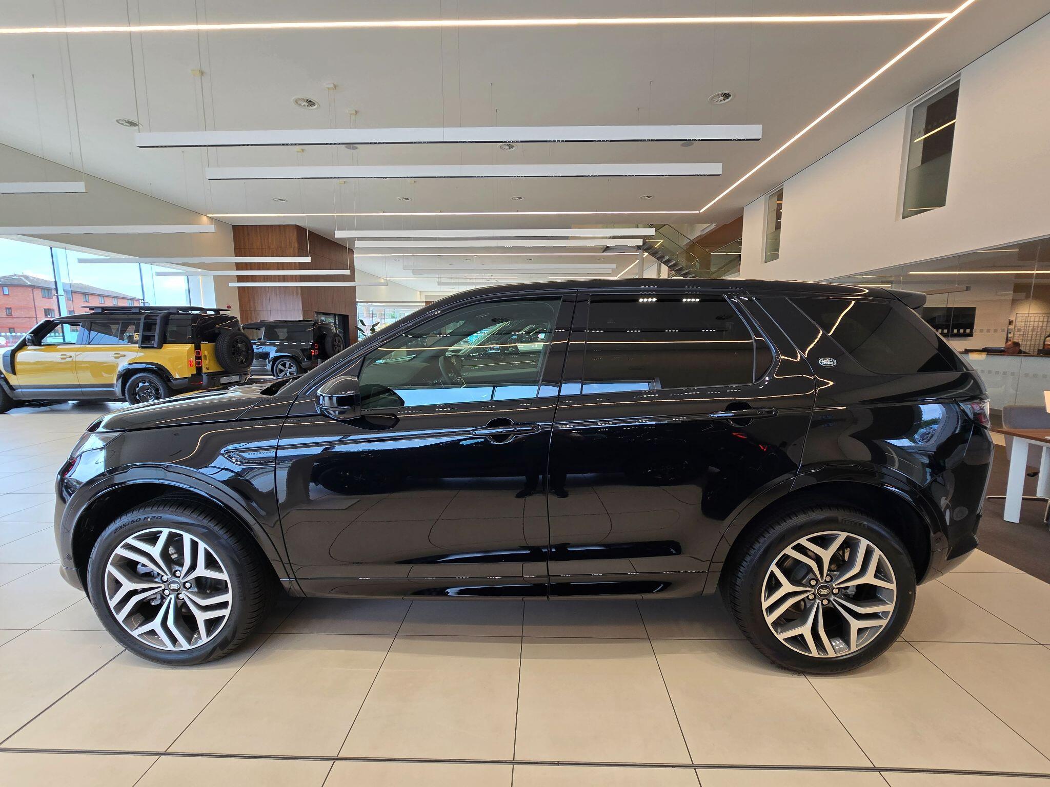 Land Rover Discovery Sport view 7