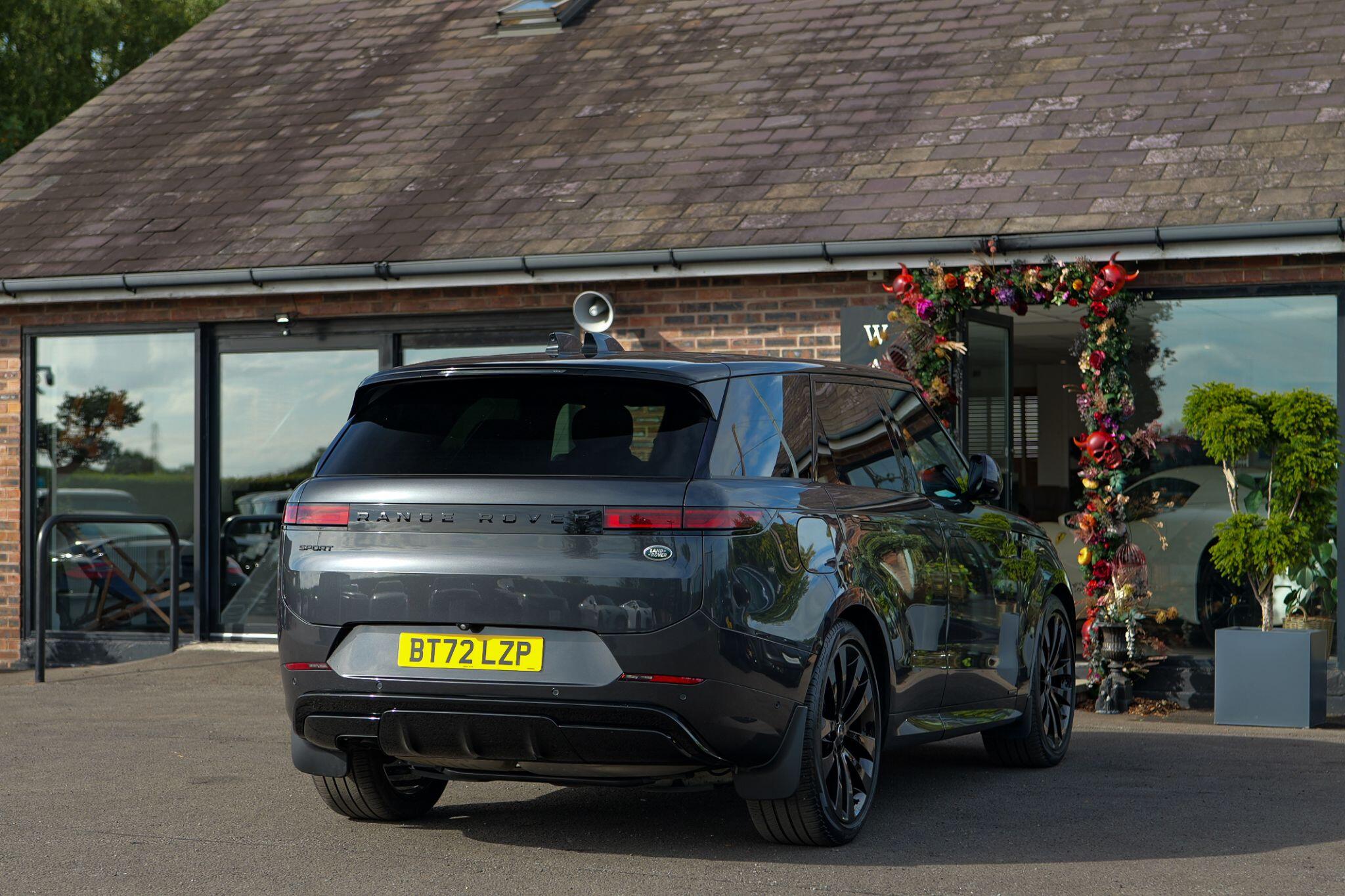 Land Rover Range Rover Sport view 4