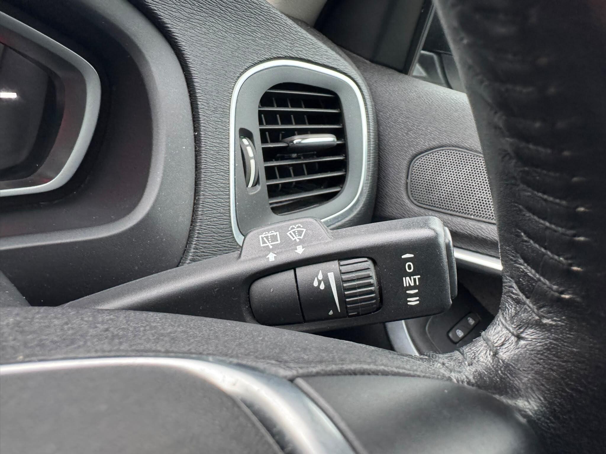 Volvo V40 Cross Country view 71