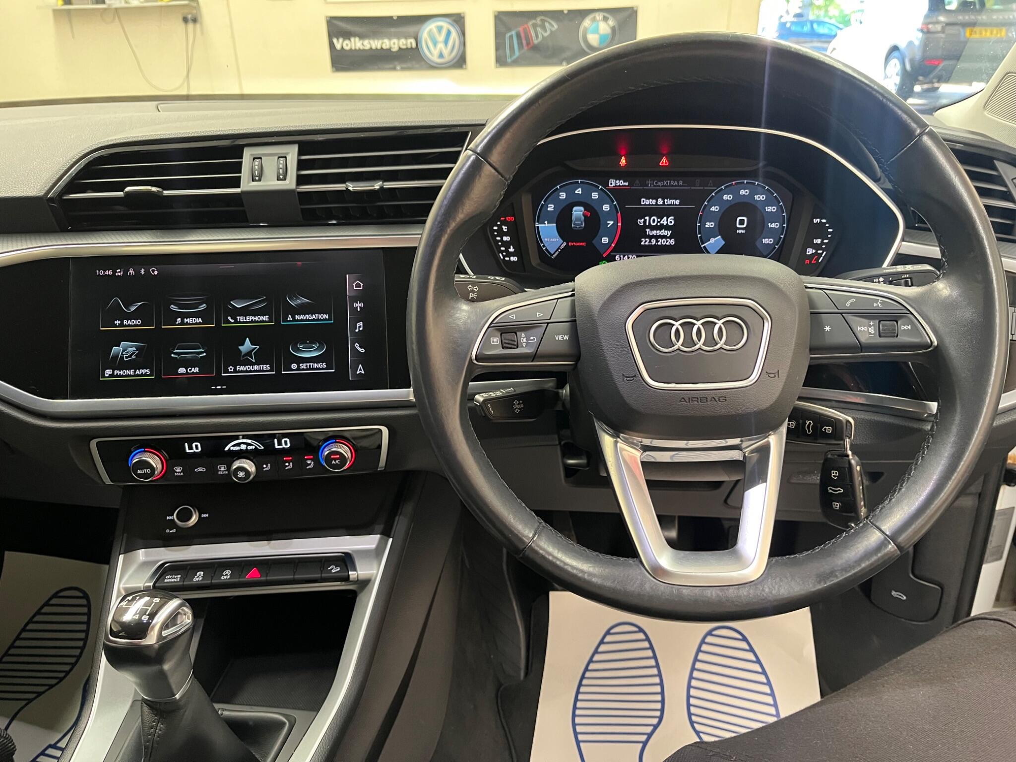Audi Q3 view 13