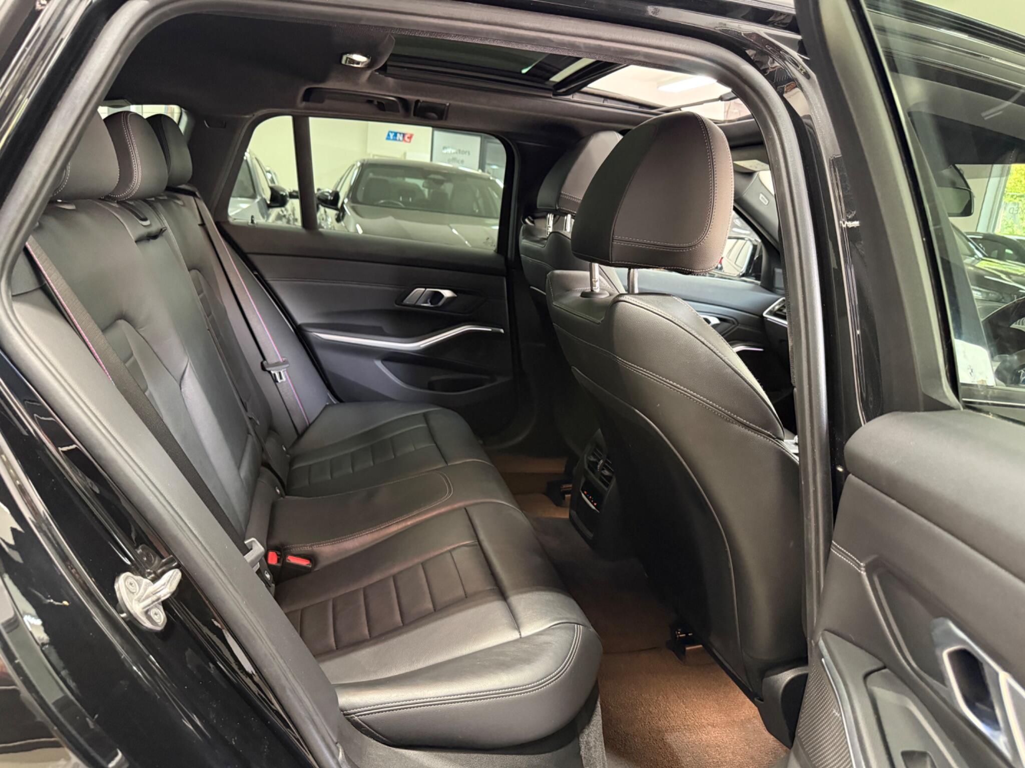 BMW 3 Series view 10