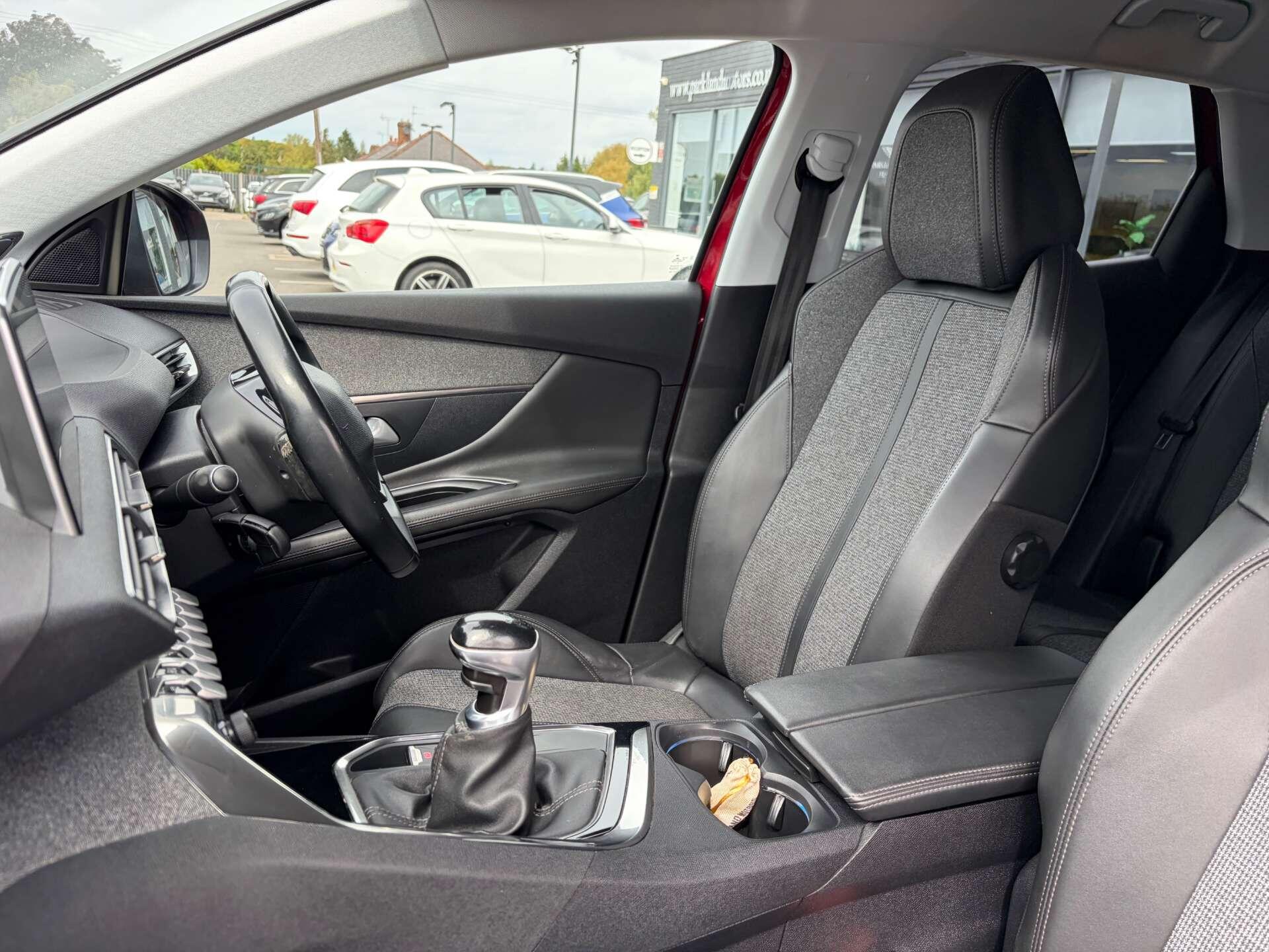 Peugeot 3008 view 18