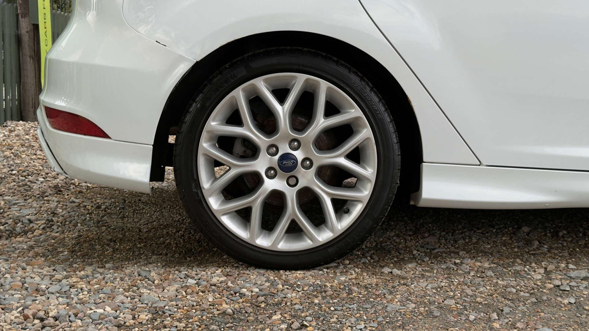 Ford Focus view 36