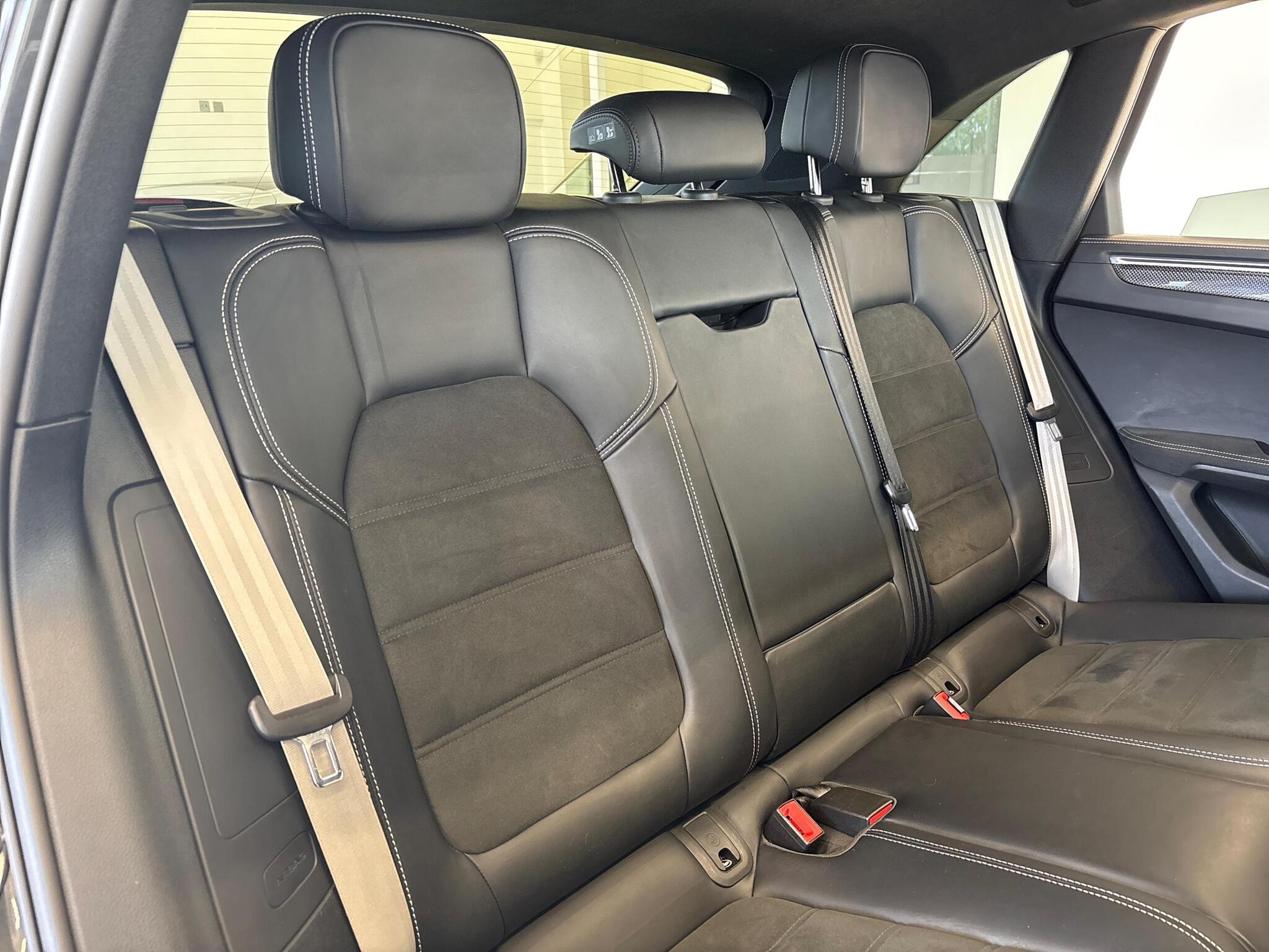 Porsche Macan view 29