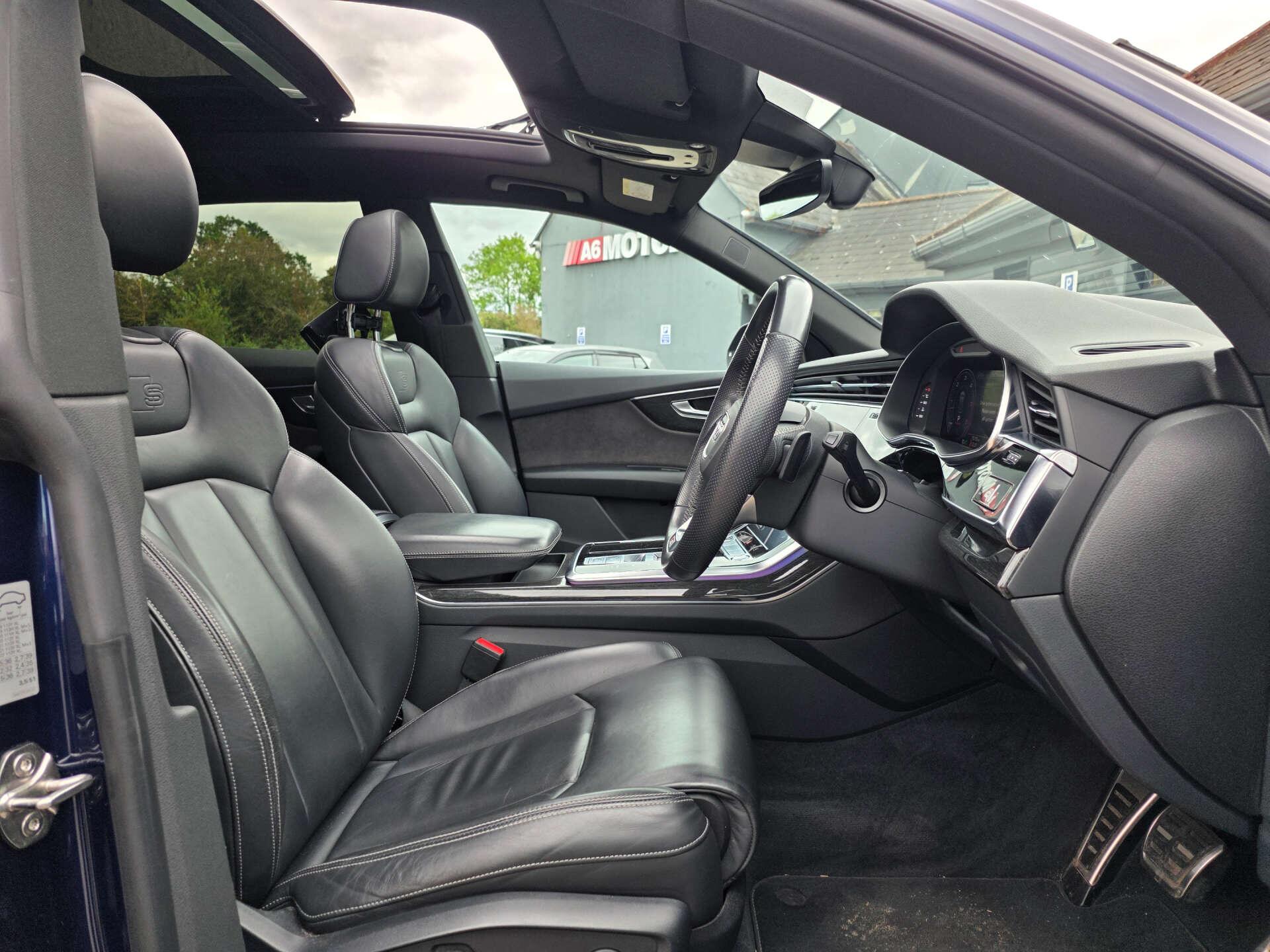 Audi Q8 view 21