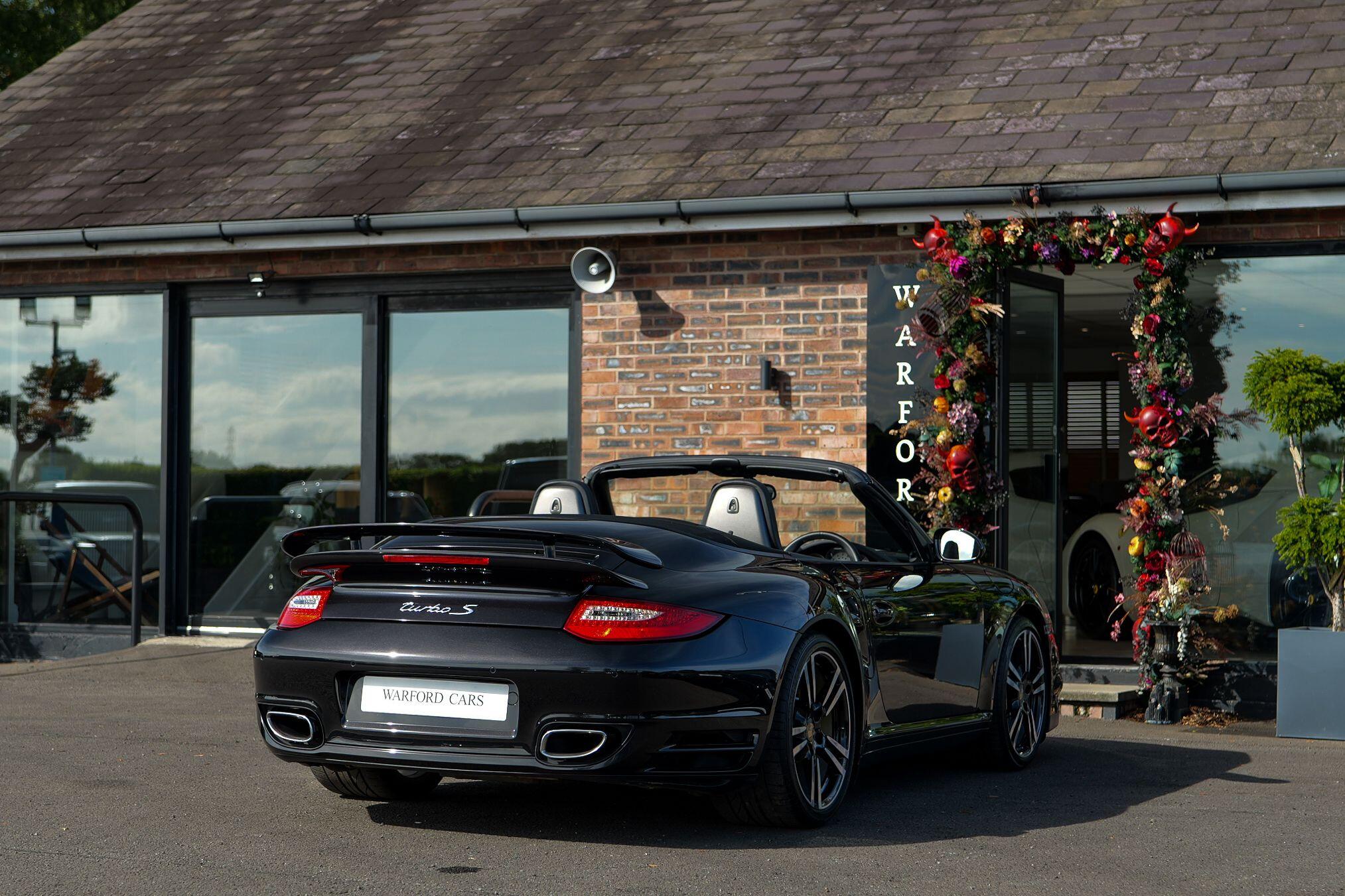 Porsche 911 view 4
