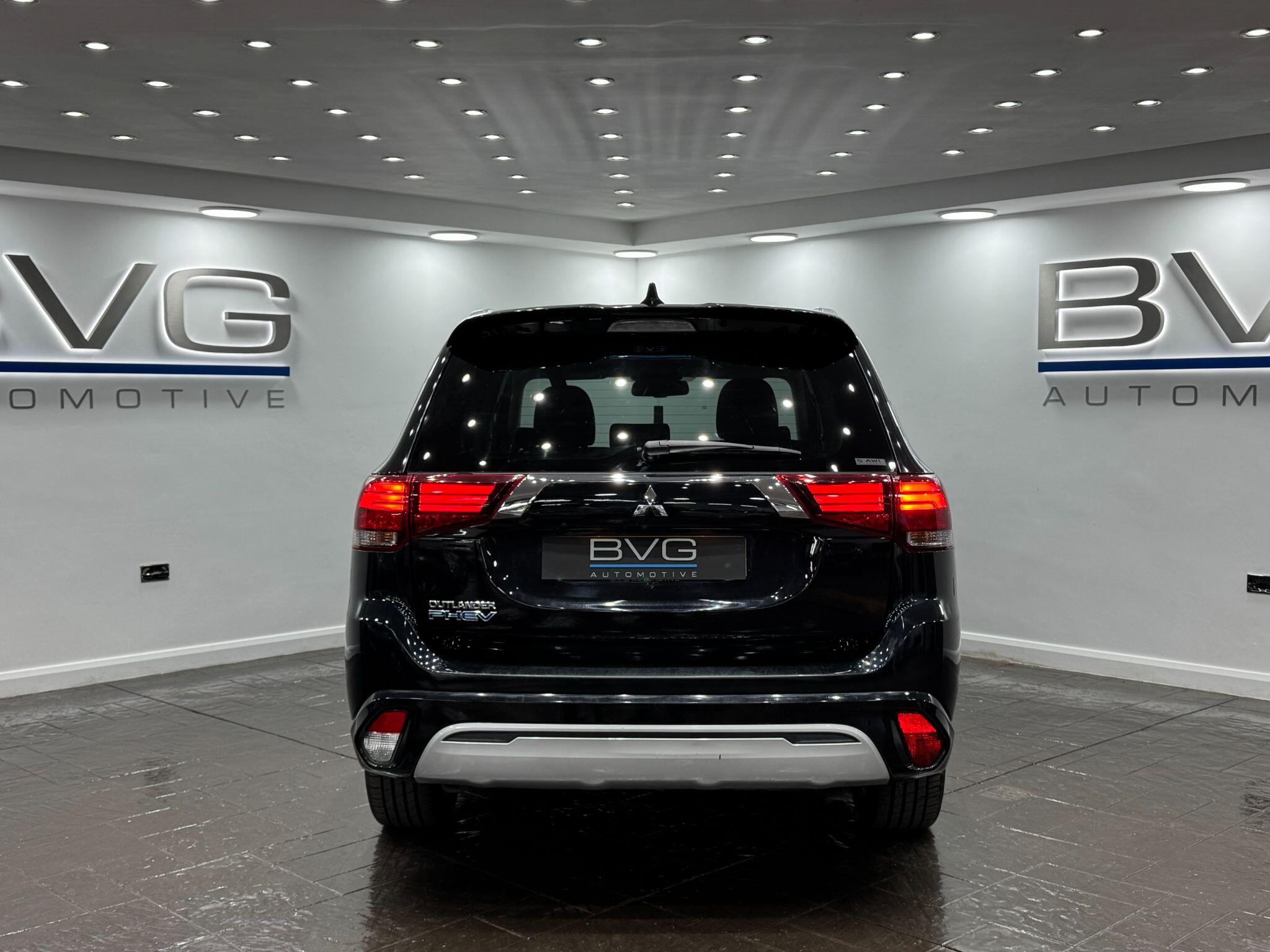 Mitsubishi Outlander view 10