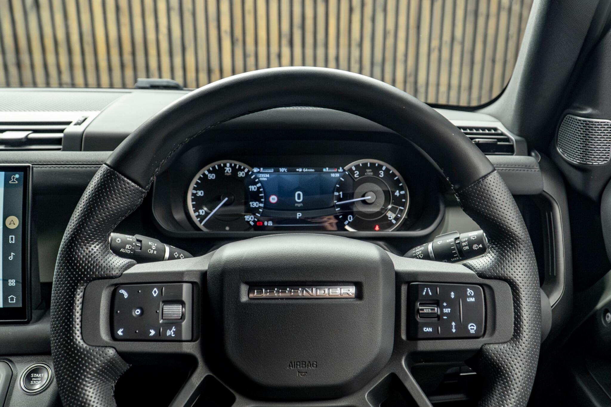 Land Rover Defender view 32