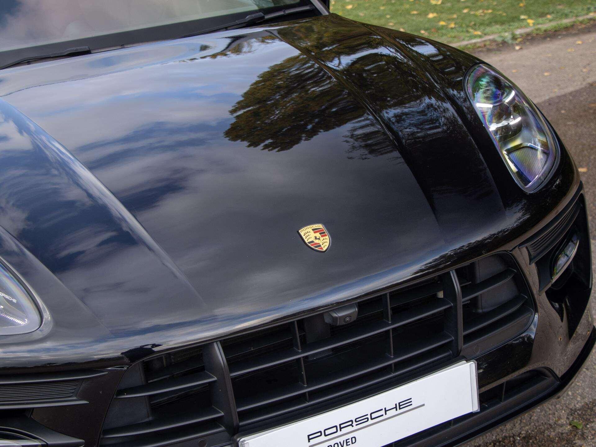 Porsche Macan view 11