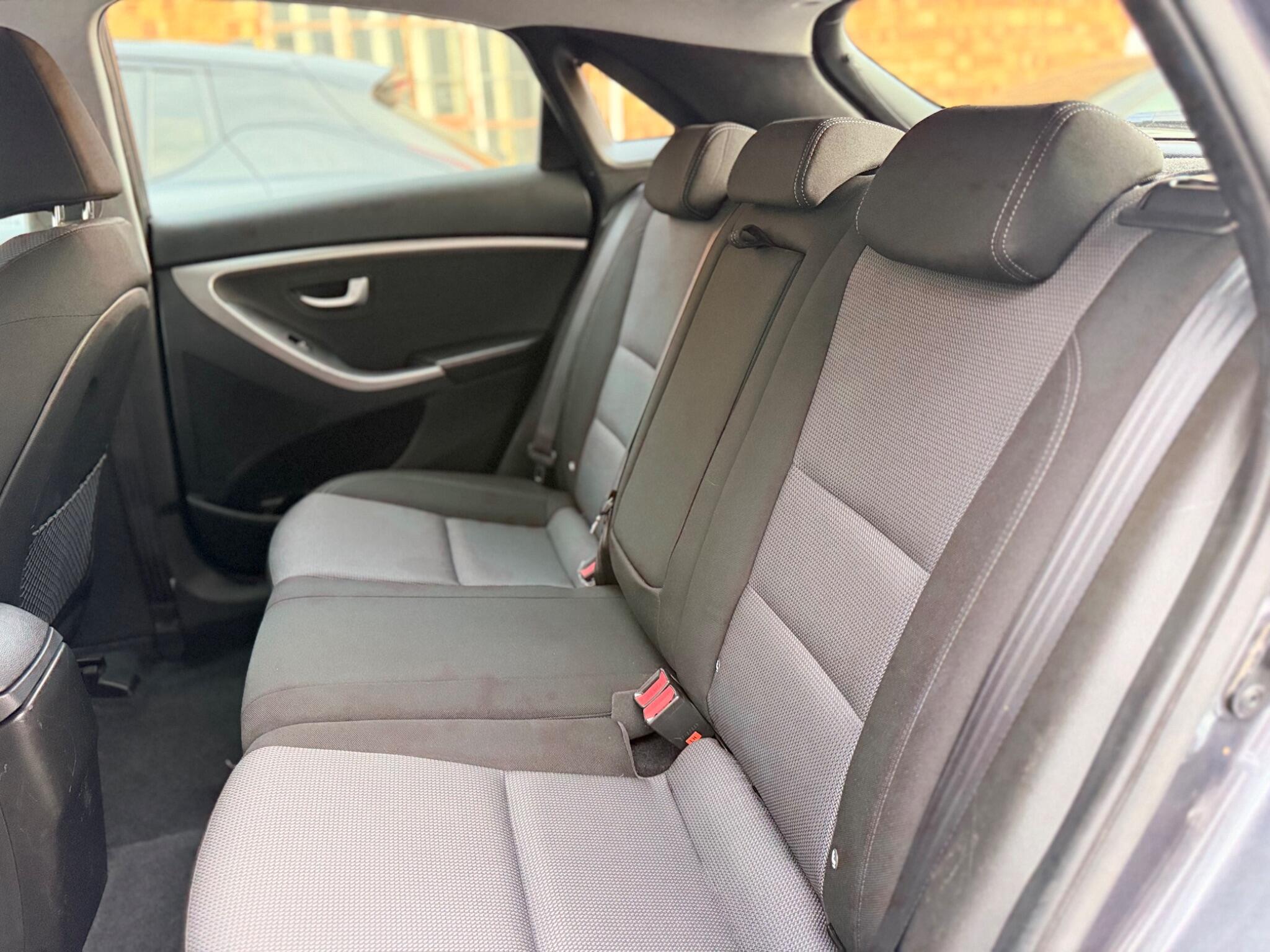 Hyundai i30 view 12