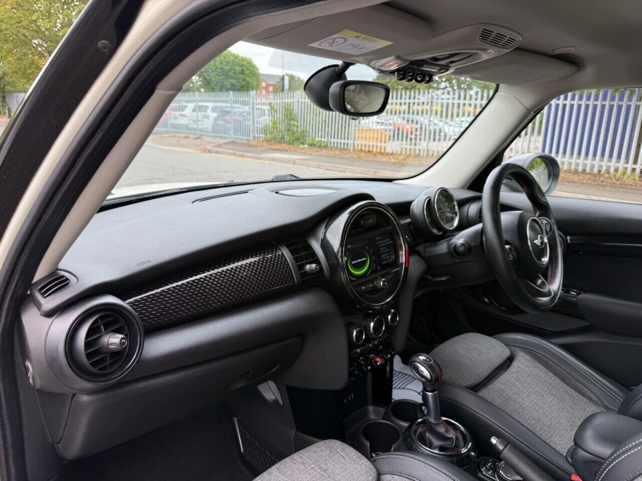 Mini Cooper view 10