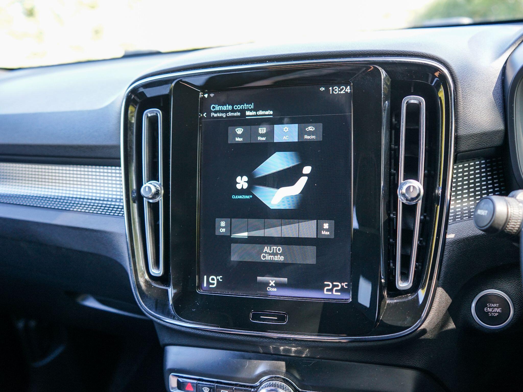 Volvo XC40 view 23