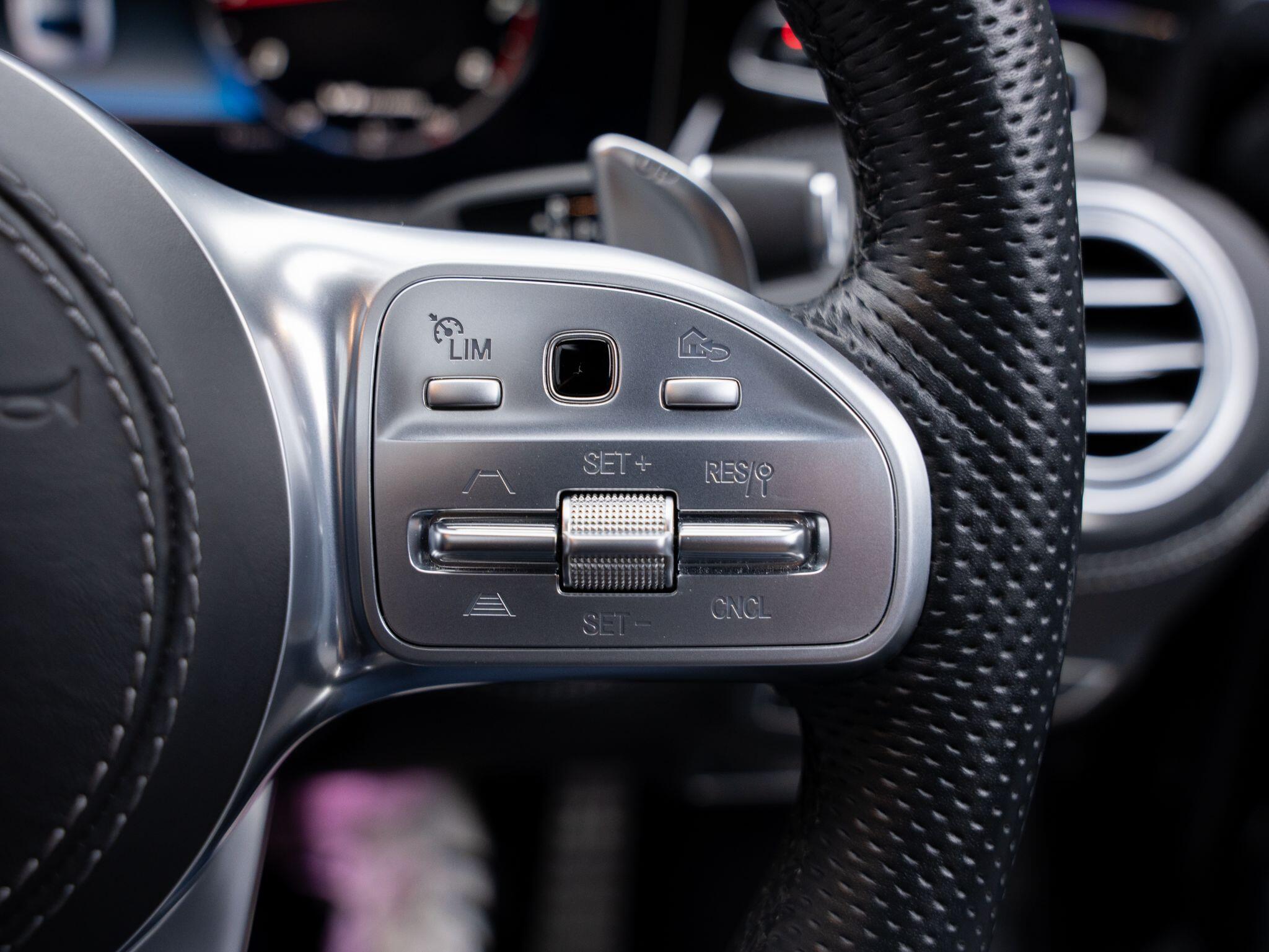 Mercedes-Benz S-Class view 40