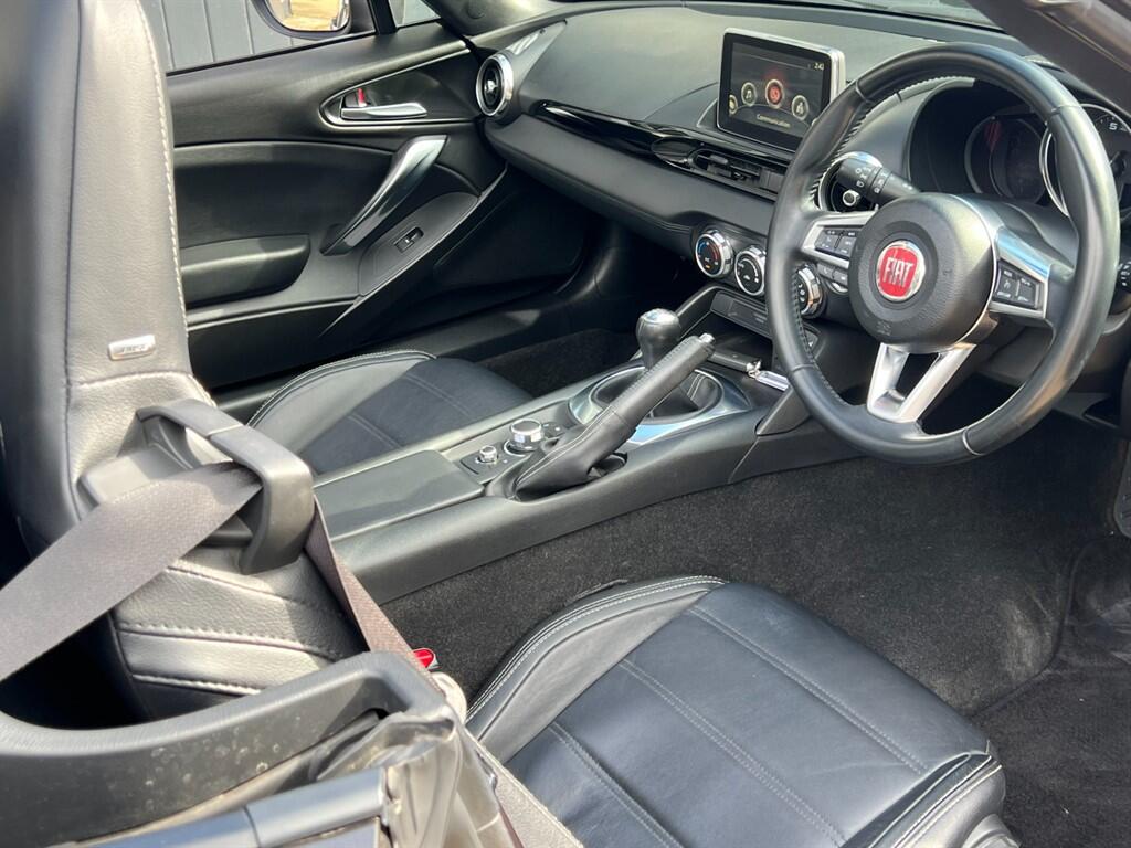 Fiat 124 Spider view 16