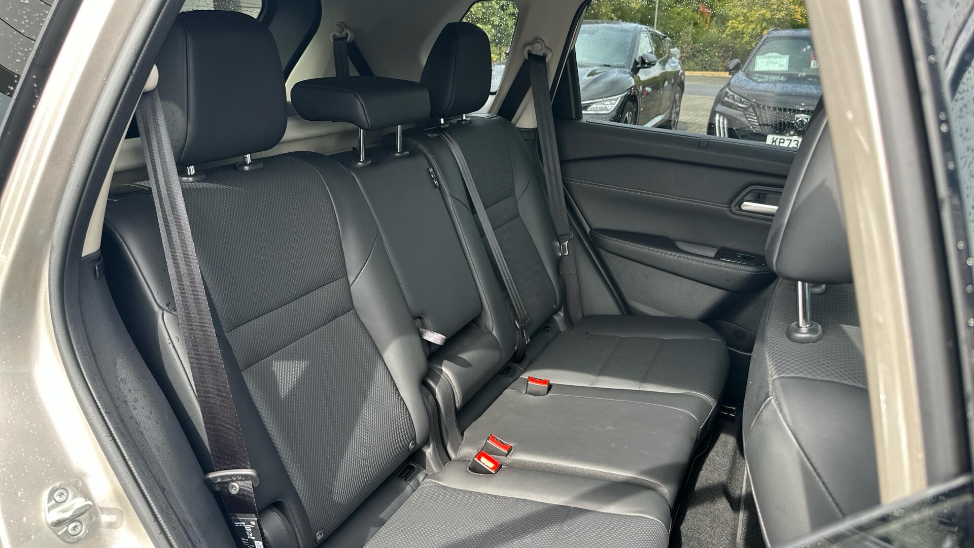 Nissan X-Trail view 43
