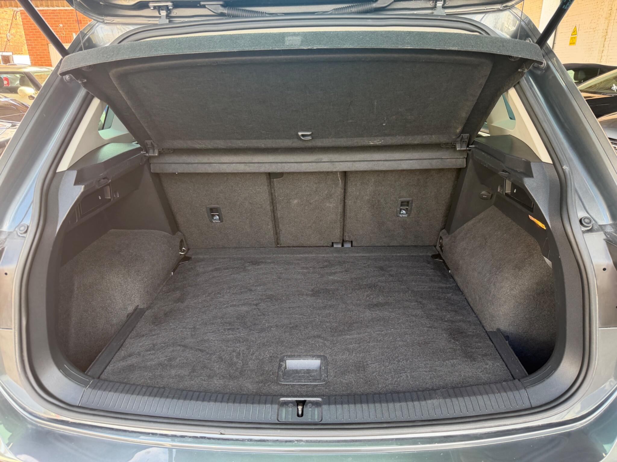 Volkswagen Tiguan view 20
