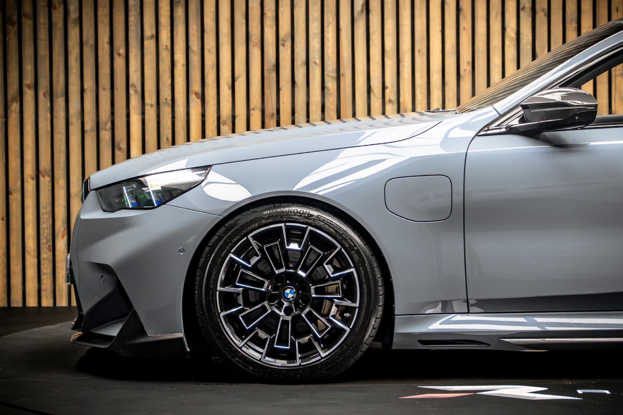 BMW M5 view 9