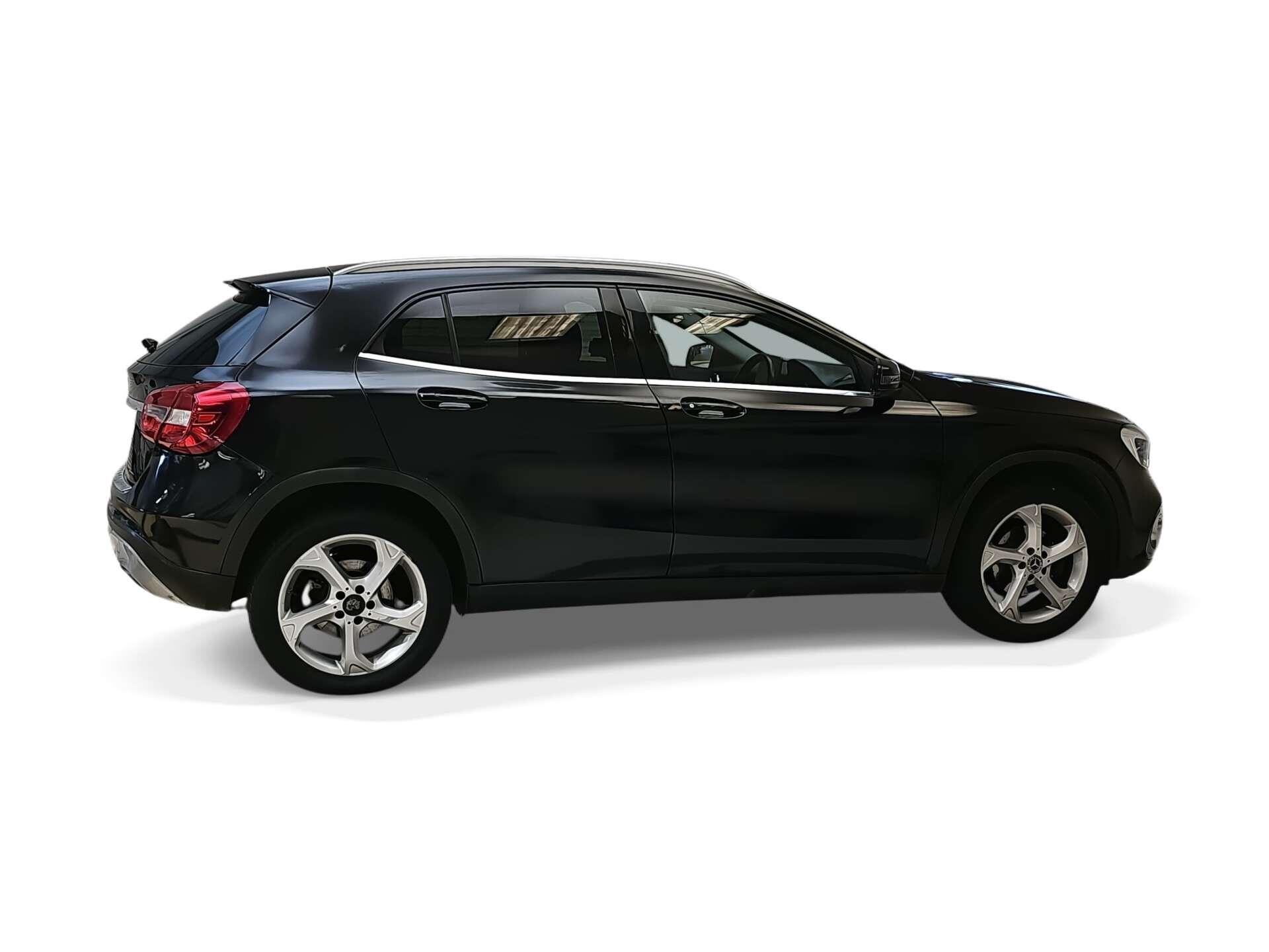 Mercedes-Benz Gla view 2