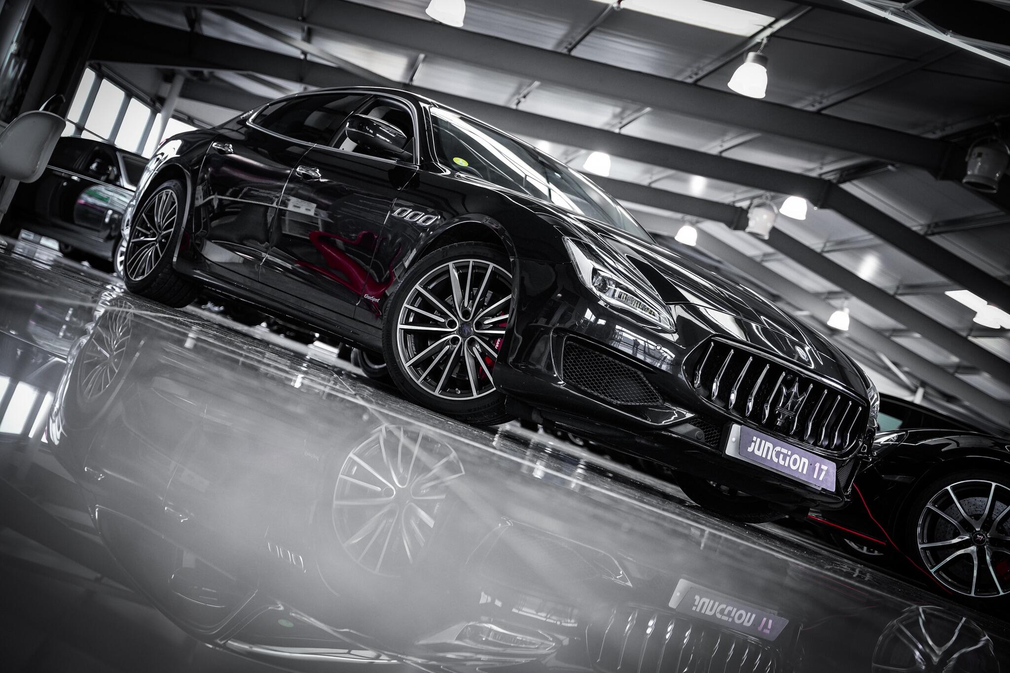 Maserati Quattroporte view 8