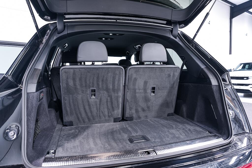 Audi Q7 view 31