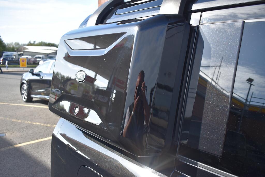 Land Rover Defender view 29
