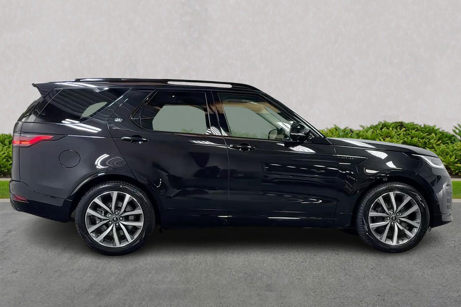 Land Rover Discovery view 3